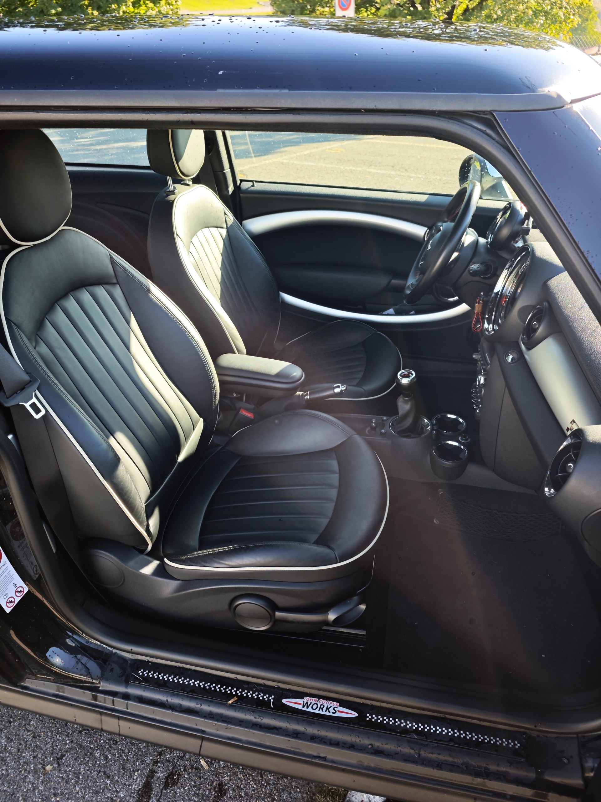 MINI 1.6i John Cooper Works-image-6