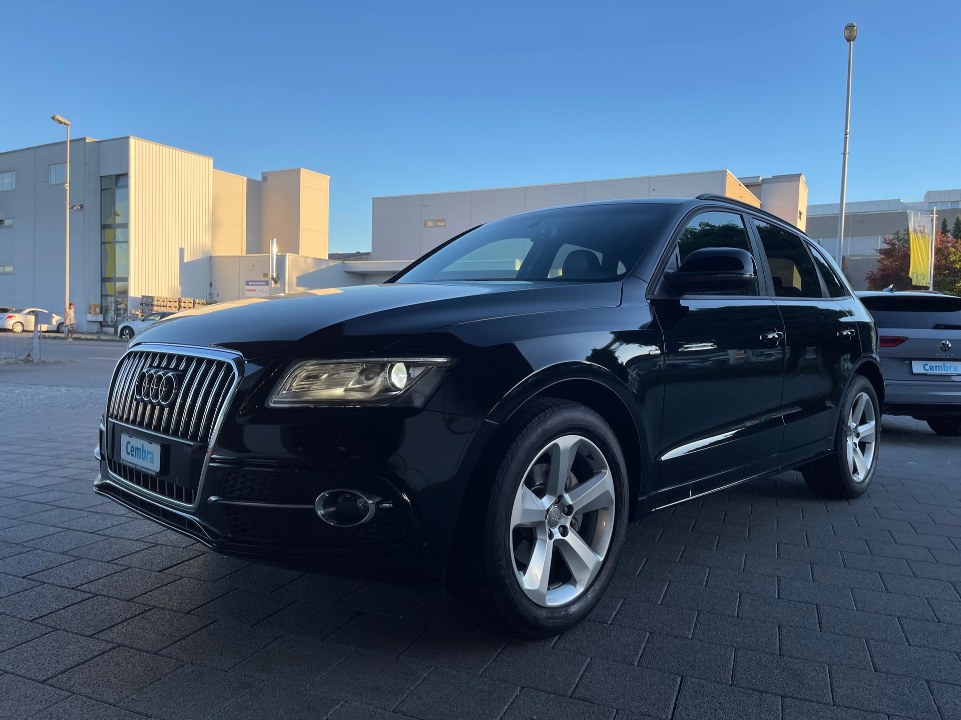 AUDI Q5 2.0 TDI S-Line-image-0