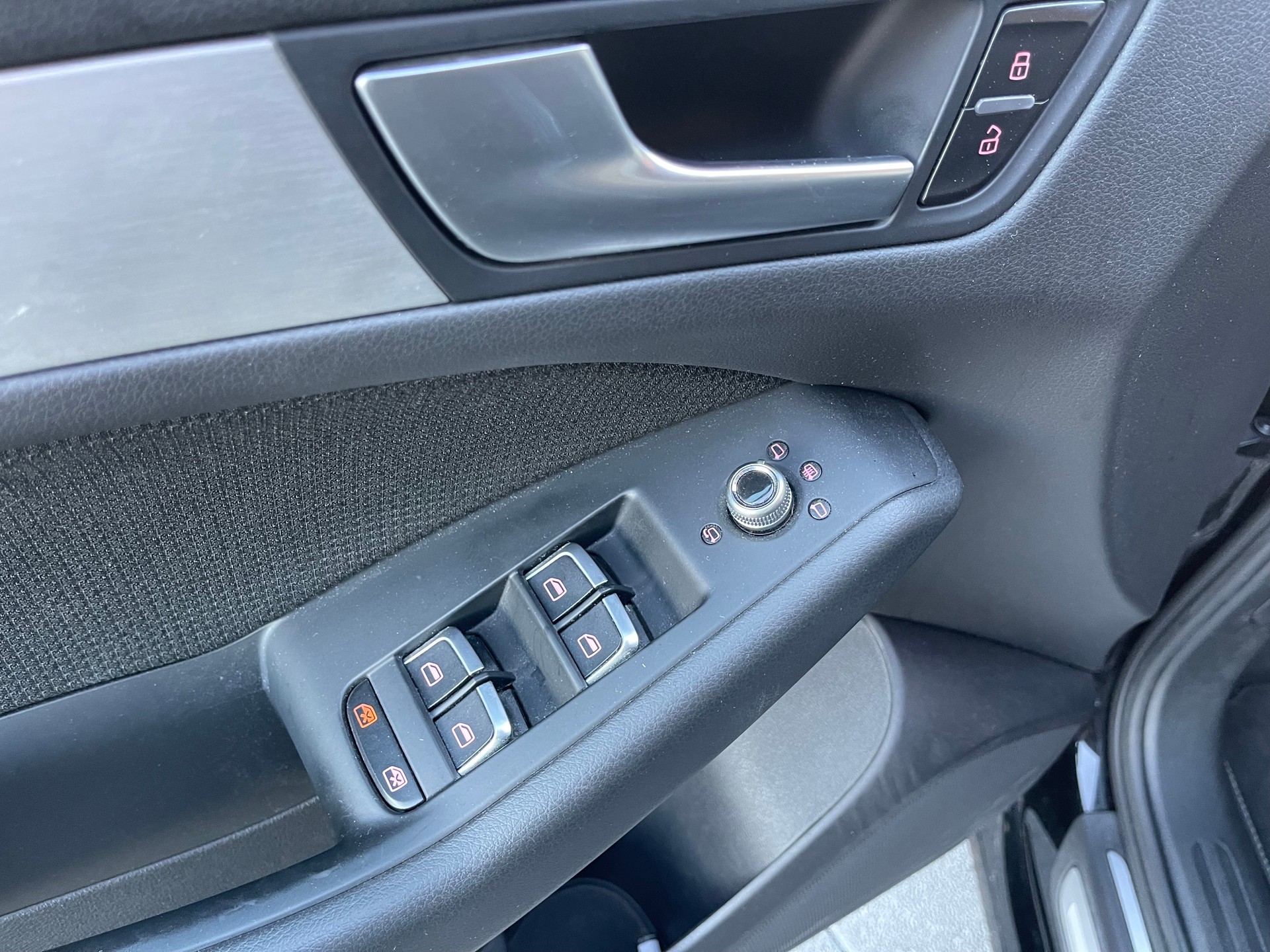 AUDI Q5 2.0 TDI S-Line-image-13