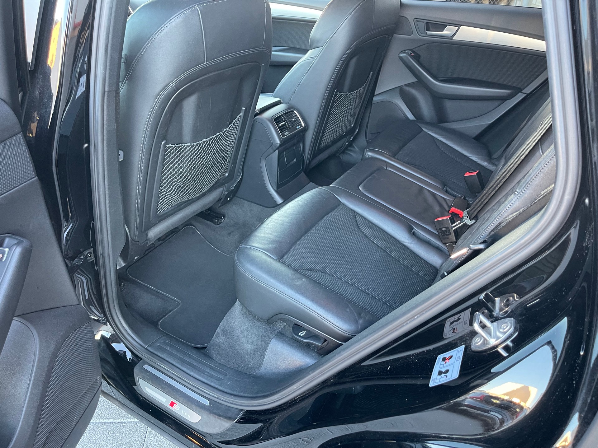 AUDI Q5 2.0 TDI S-Line-image-12