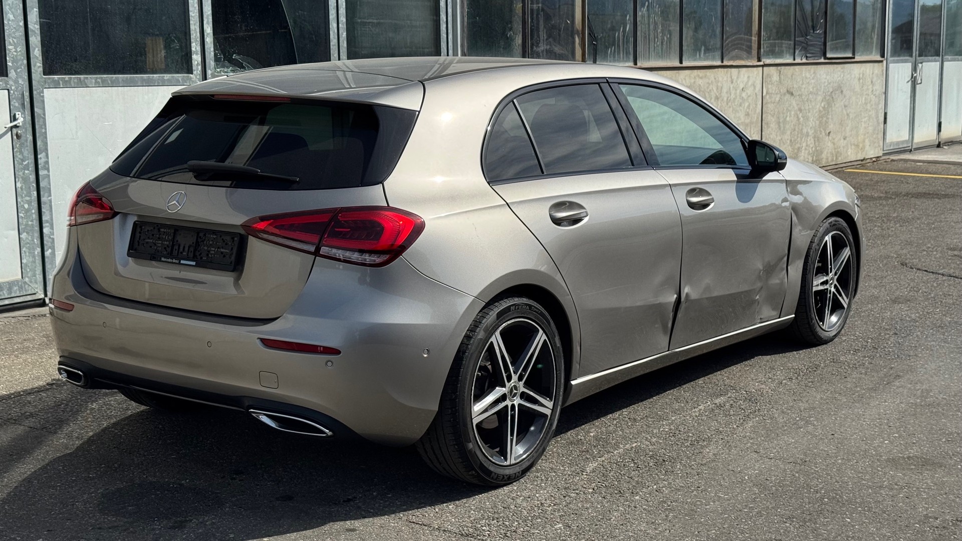 MERCEDES-BENZ A 180 7G-DCT-image-4