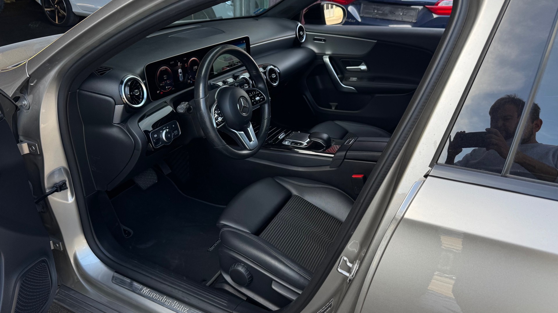MERCEDES-BENZ A 180 7G-DCT-image-10