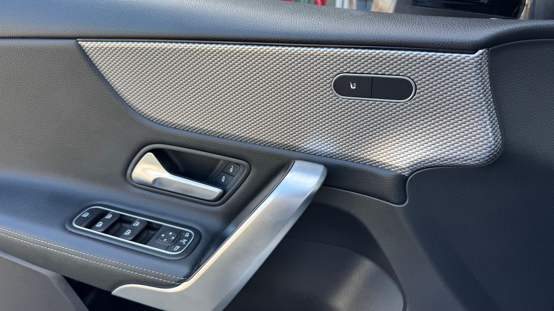 MERCEDES-BENZ A 180 7G-DCT-image-12