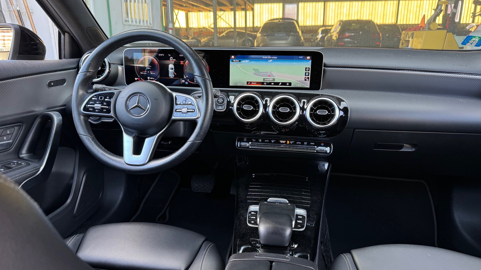 MERCEDES-BENZ A 180 7G-DCT-image-9