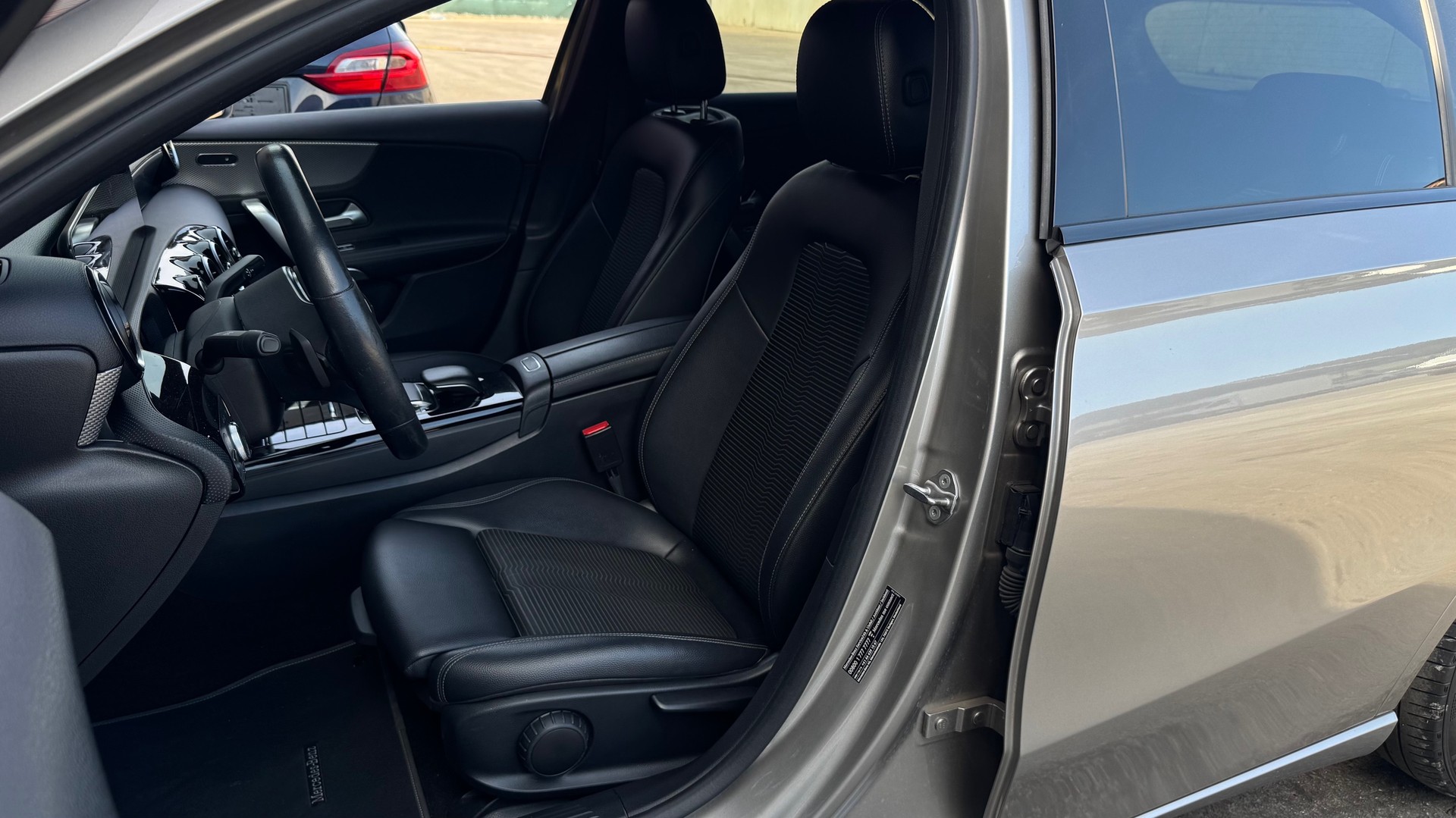 MERCEDES-BENZ A 180 7G-DCT-image-11