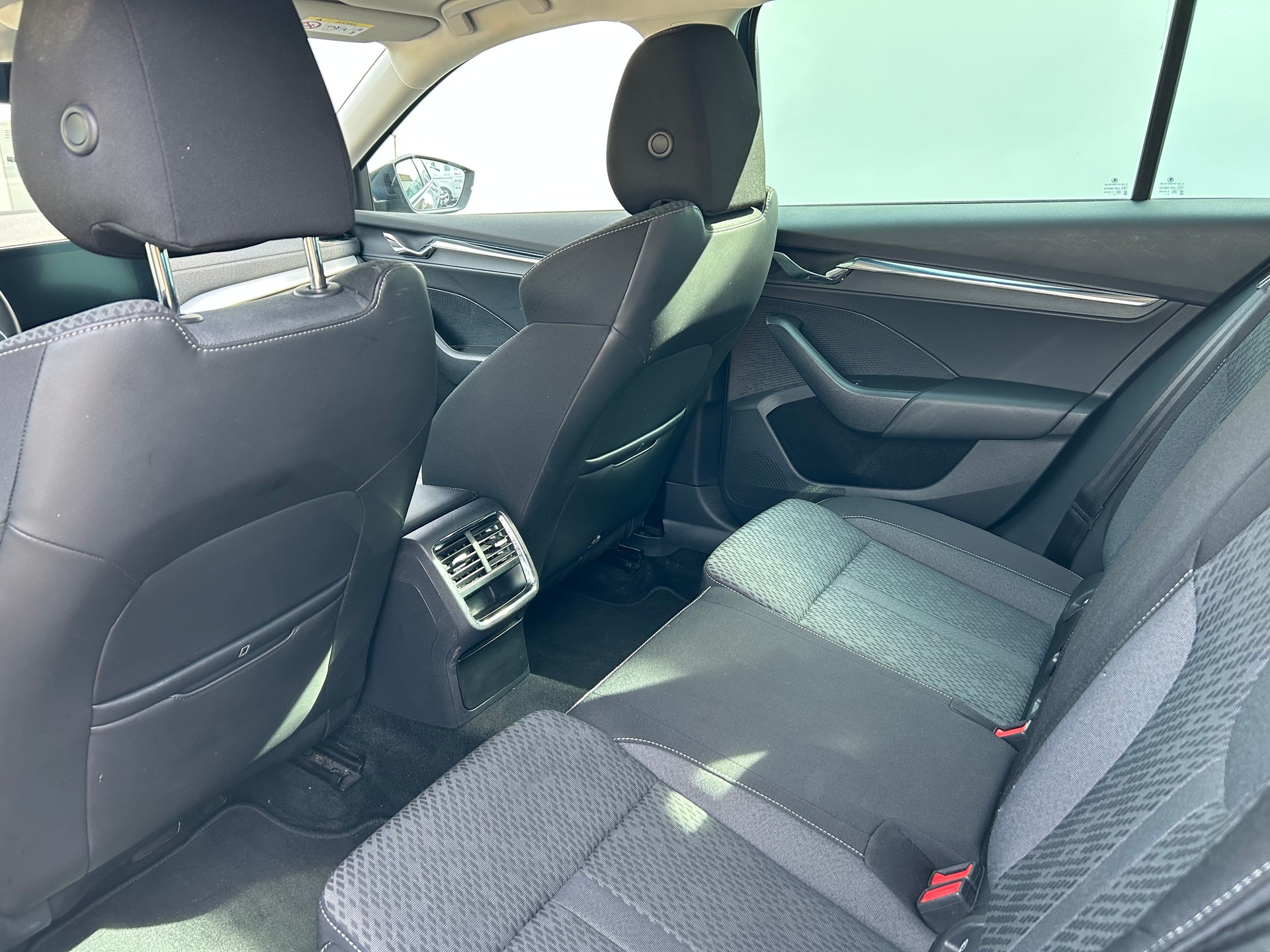 SKODA Octavia Combi 1.0 TSI mHEV DSG Ambition-image-4