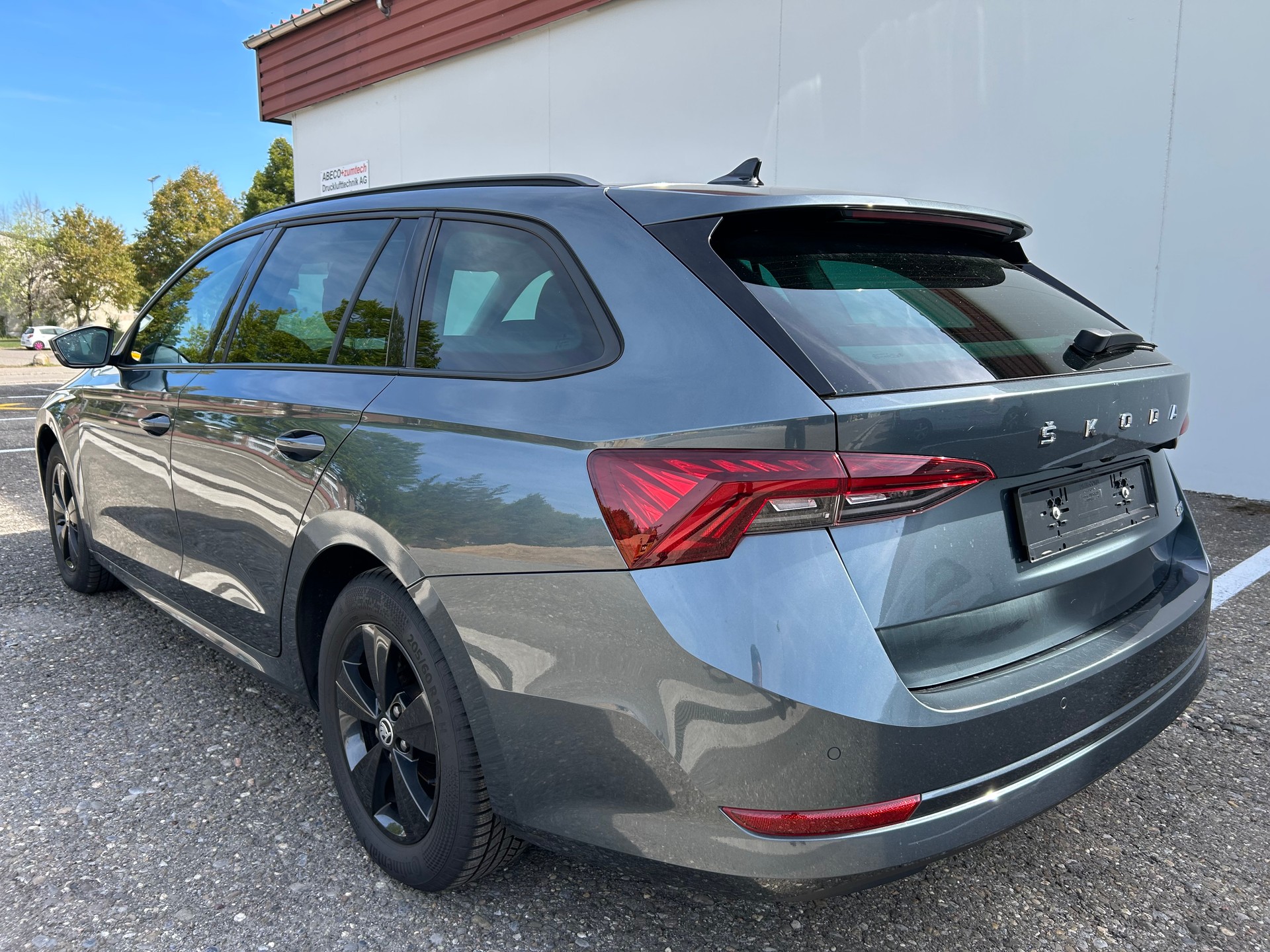 SKODA Octavia Combi 1.0 TSI mHEV DSG Ambition-image-3