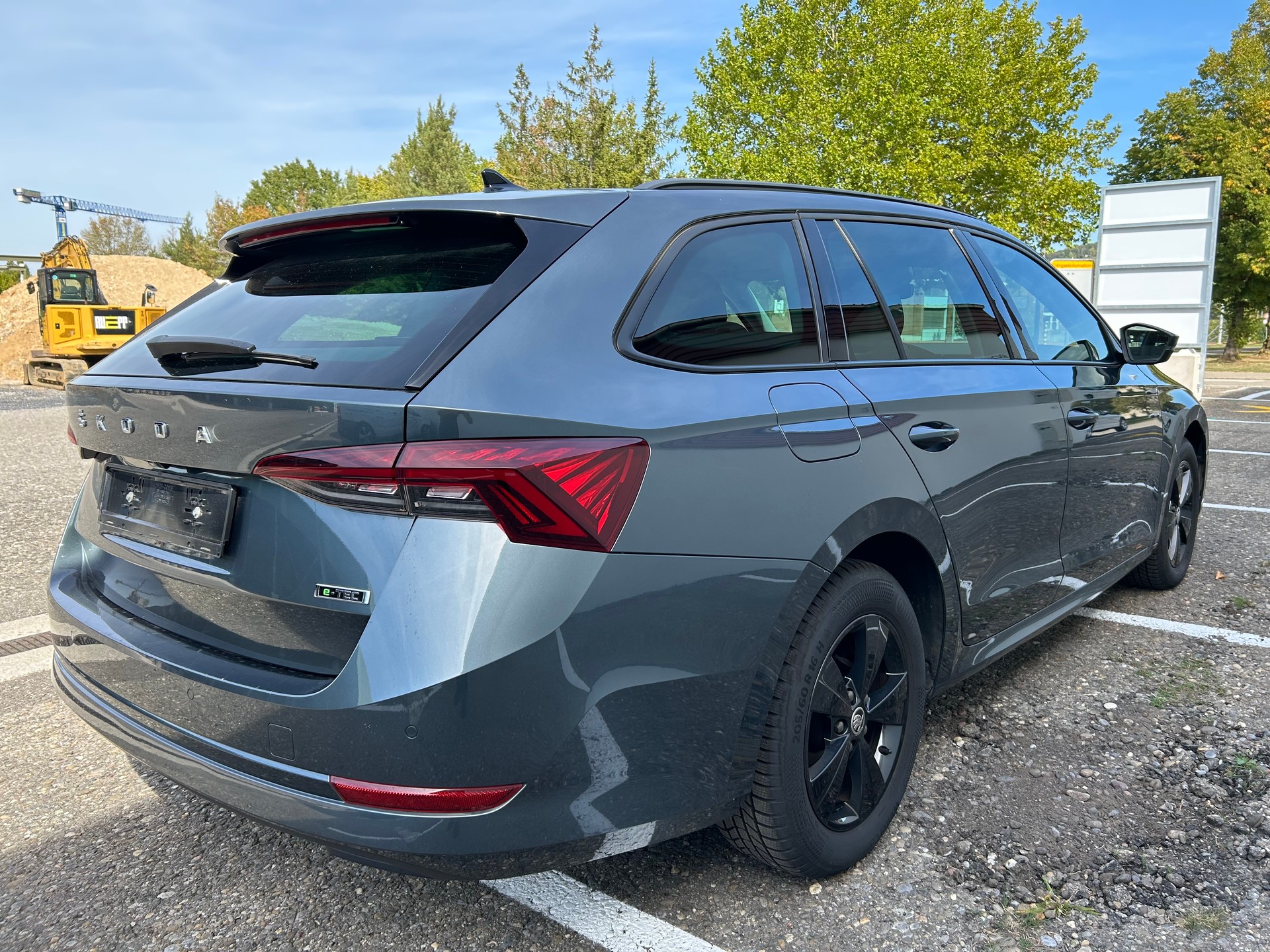 SKODA Octavia Combi 1.0 TSI mHEV DSG Ambition-image-2
