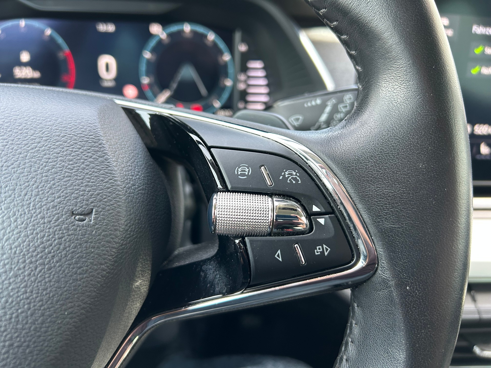 SKODA Octavia Combi 1.0 TSI mHEV DSG Ambition-image-9