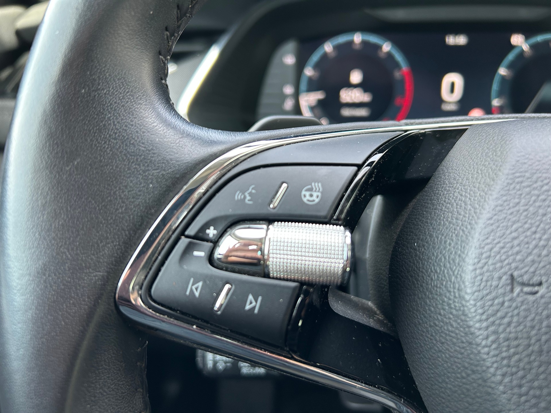 SKODA Octavia Combi 1.0 TSI mHEV DSG Ambition-image-8