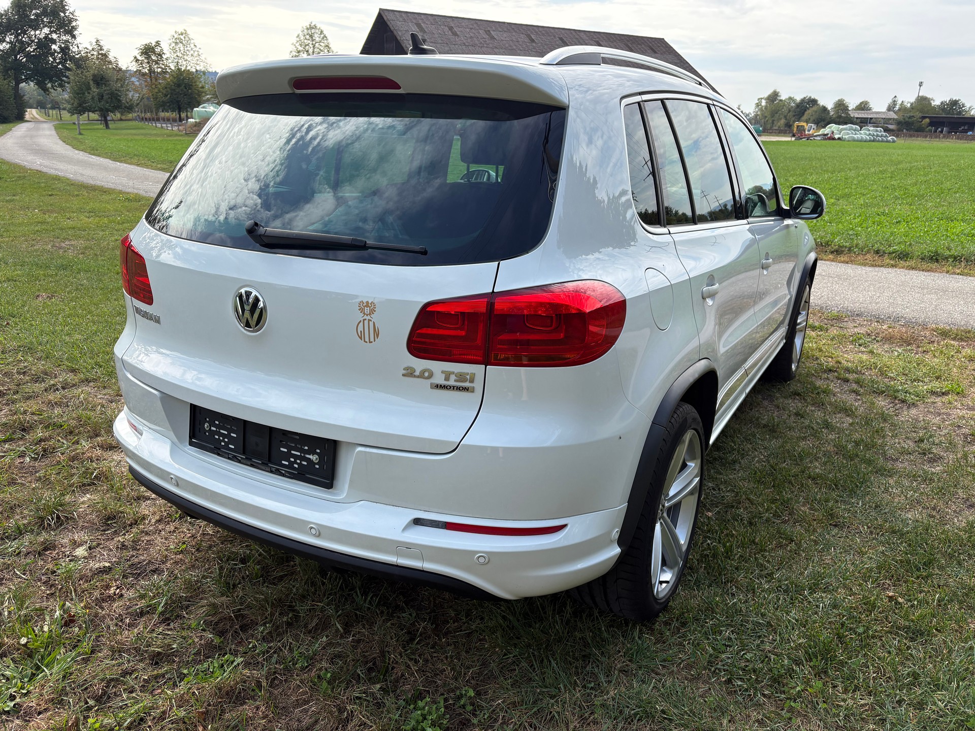 VW Tiguan 2.0 TSI R-Line Design 4Motion DSG-image-5