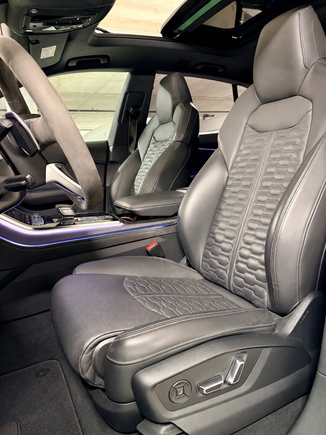 AUDI RSQ8 quattro tiptronic-image-13