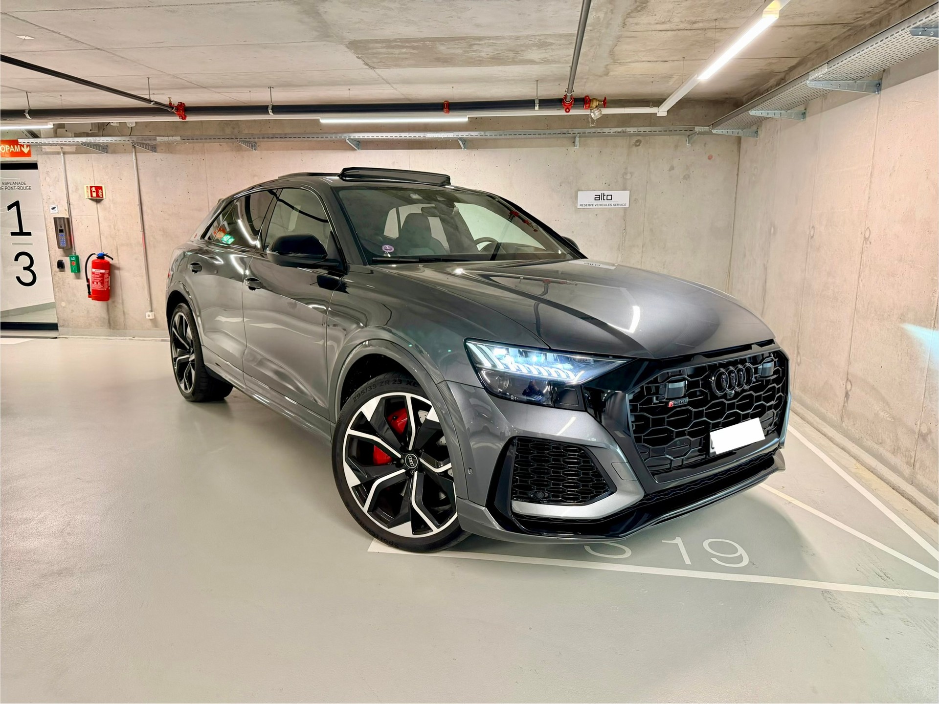 AUDI RSQ8 quattro tiptronic-image-6