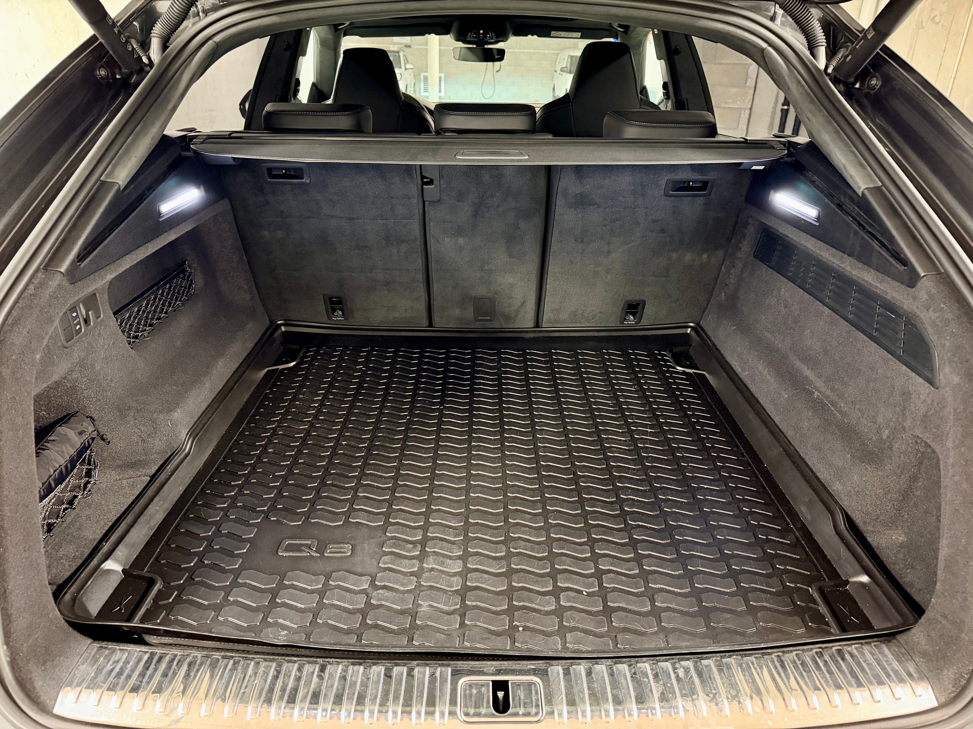 AUDI RSQ8 quattro tiptronic-image-17