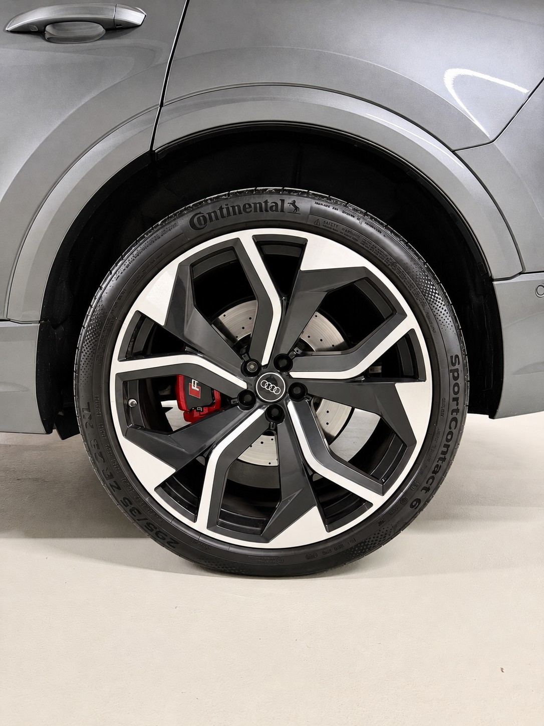 AUDI RSQ8 quattro tiptronic-image-26