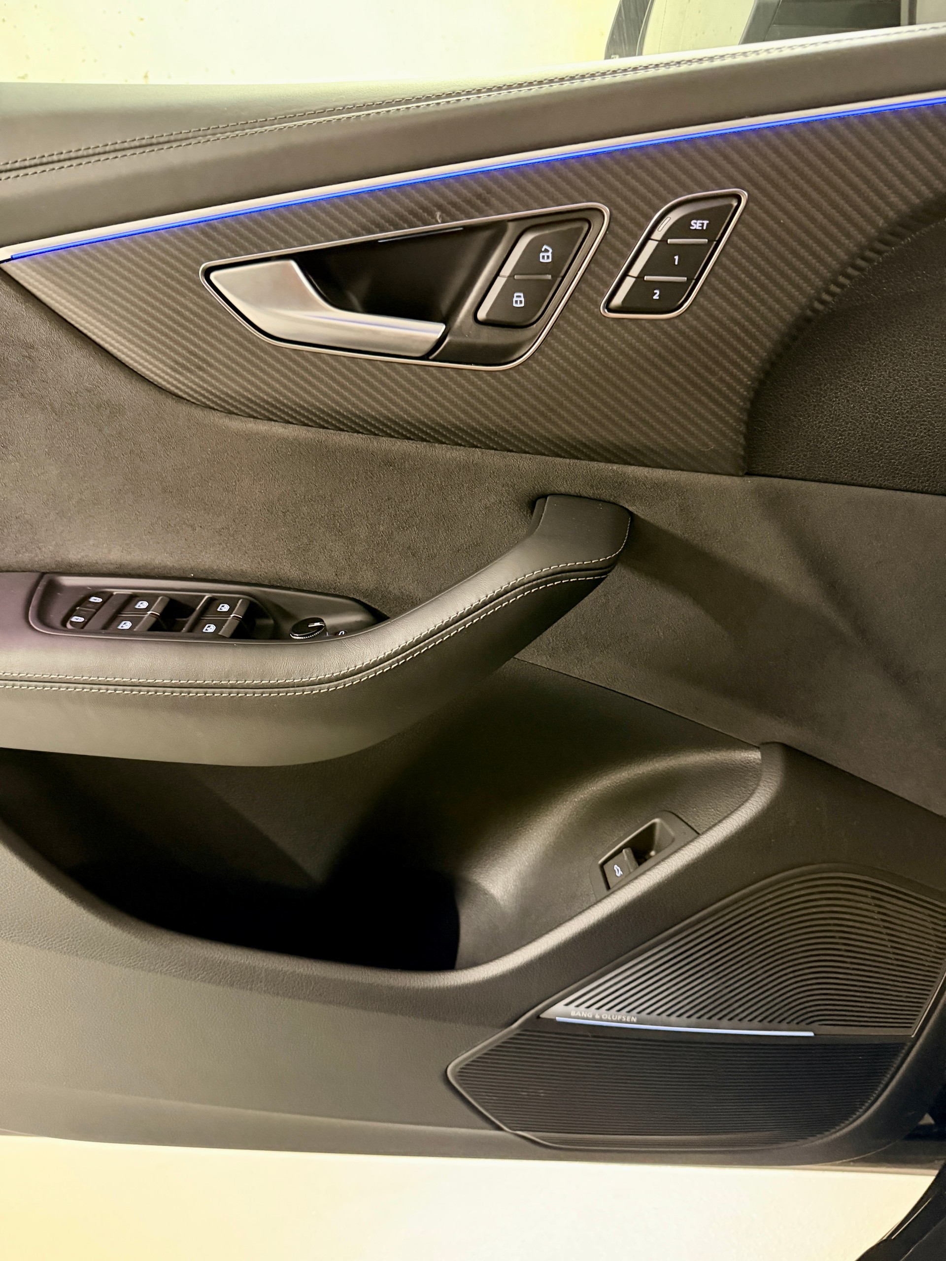 AUDI RSQ8 quattro tiptronic-image-12