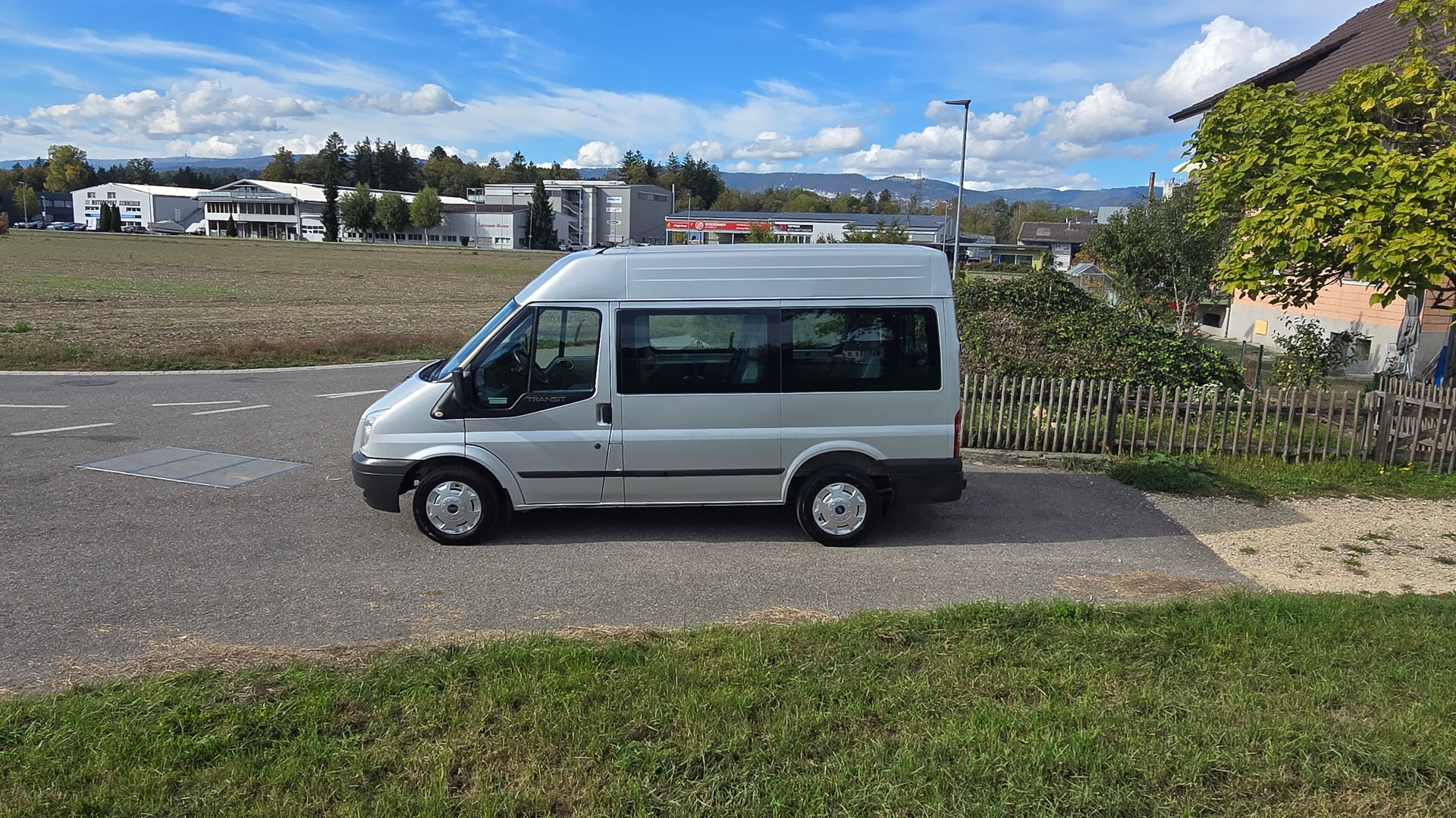 FORD Transit 300S Trend 9Plätze, Hochdach, H2-image-0