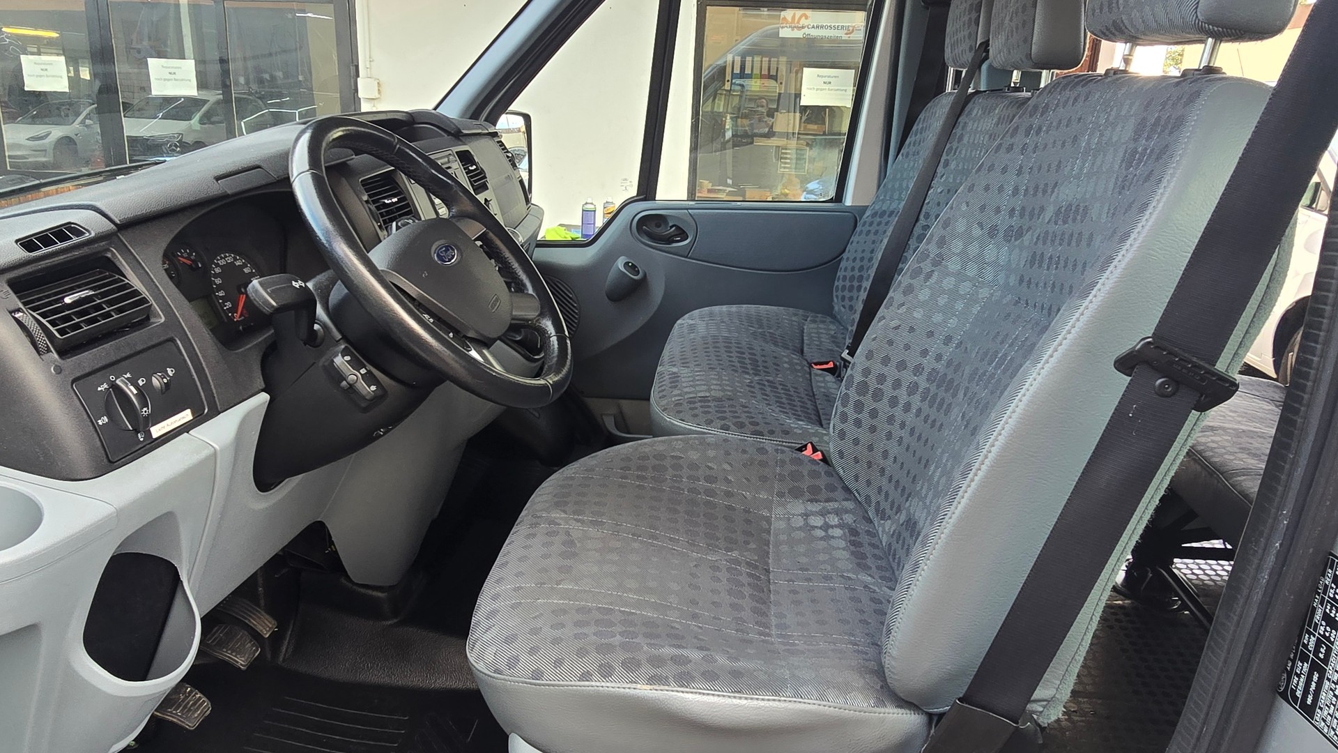 FORD Transit 300S Trend 9Plätze, Hochdach, H2-image-10