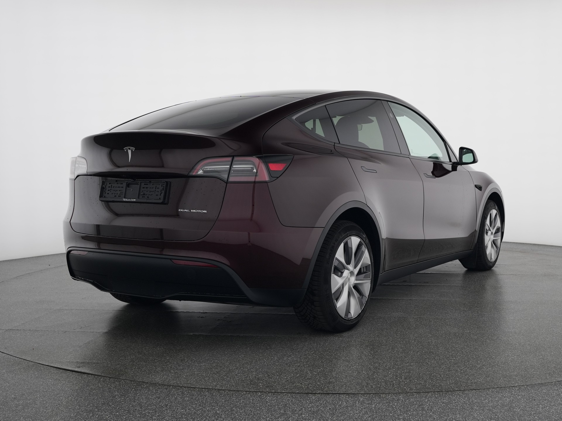 TESLA Model Y Long Range-image-4