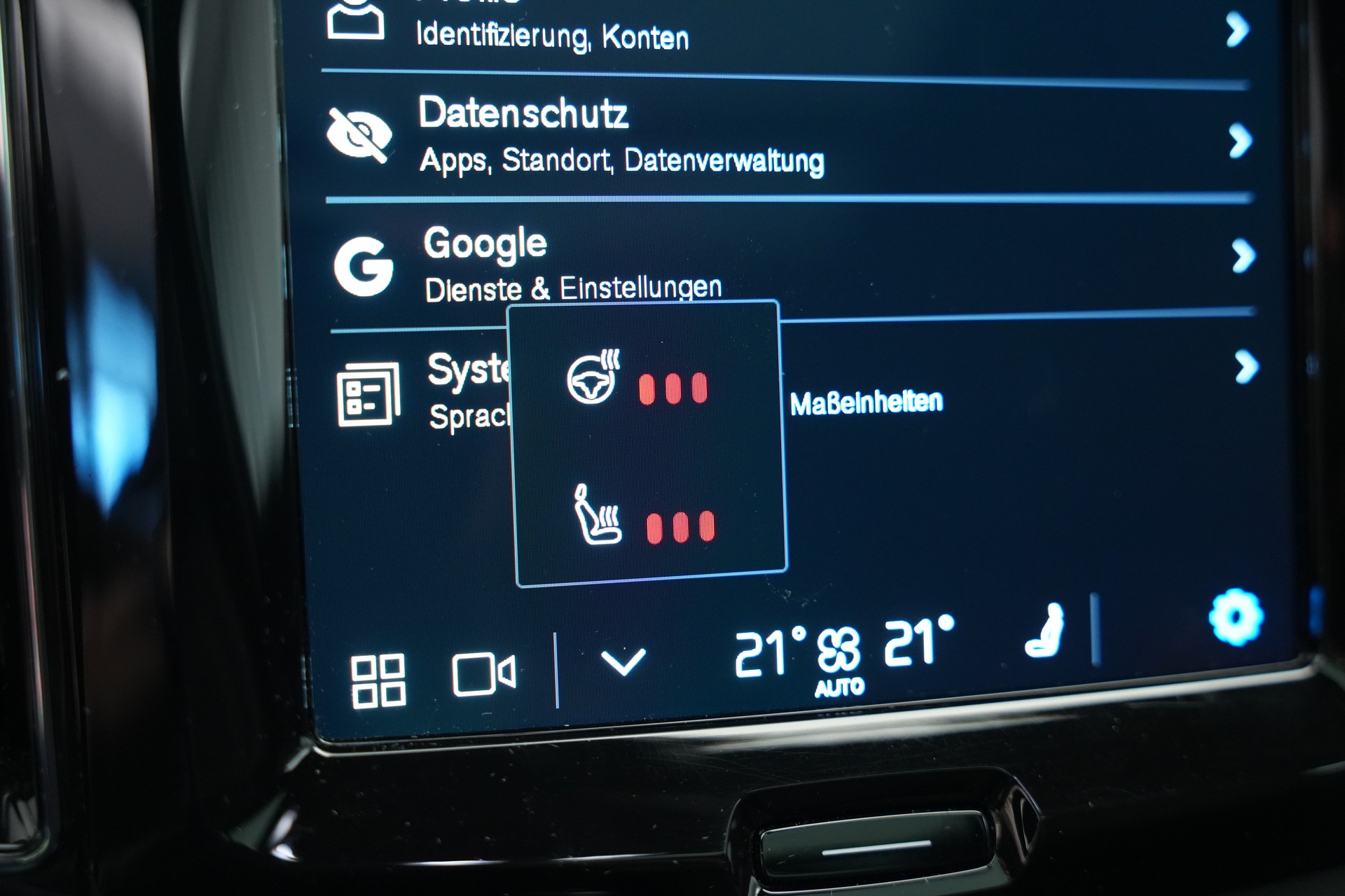 VOLVO XC60 T8 eAWD PluginHybrid Ultimate Dark Geartronic Black Edition Ultra *Luftfahrwerk* *B&W*-image-18
