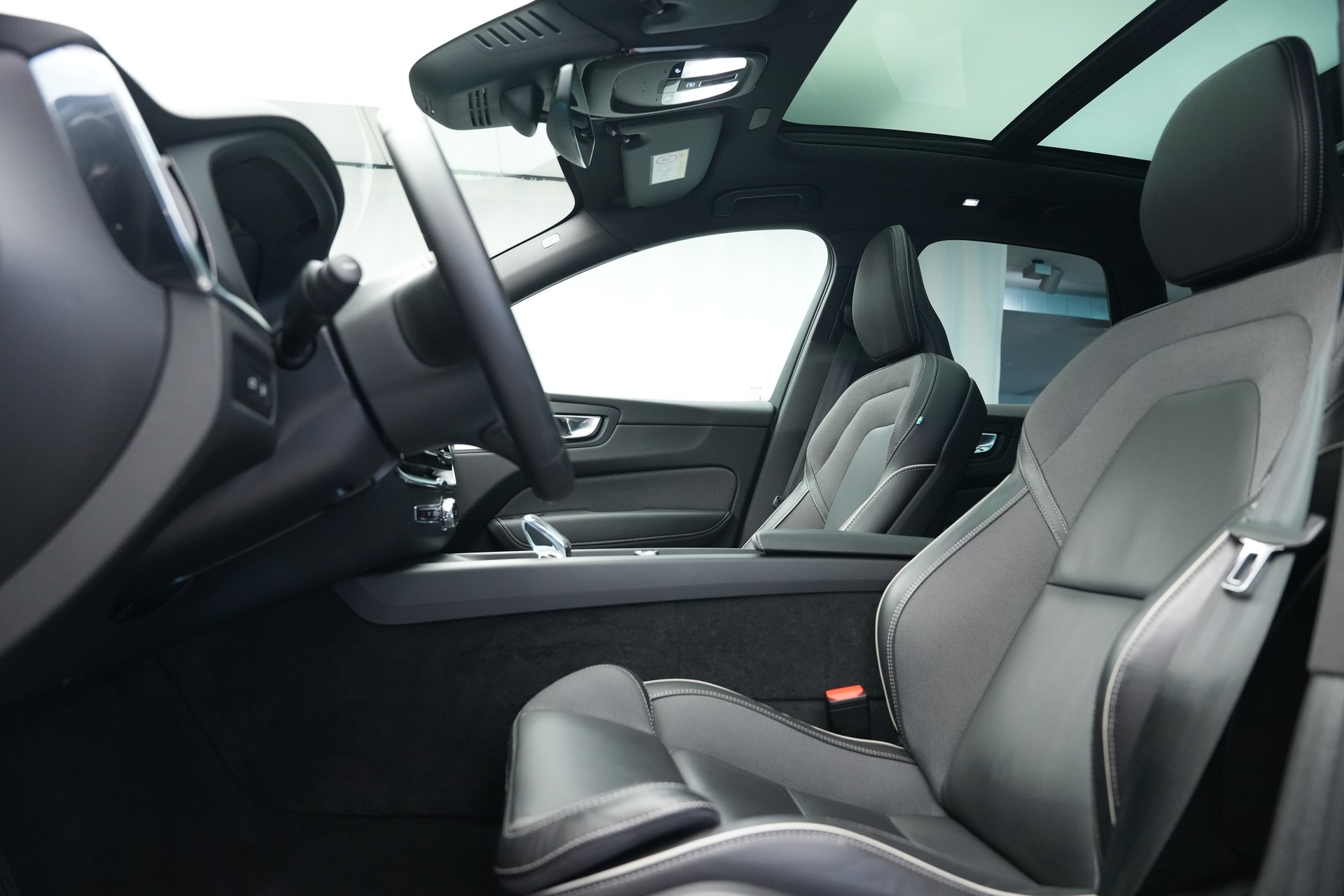 VOLVO XC60 T8 eAWD PluginHybrid Ultimate Dark Geartronic Black Edition Ultra *Luftfahrwerk* *B&W*-image-11