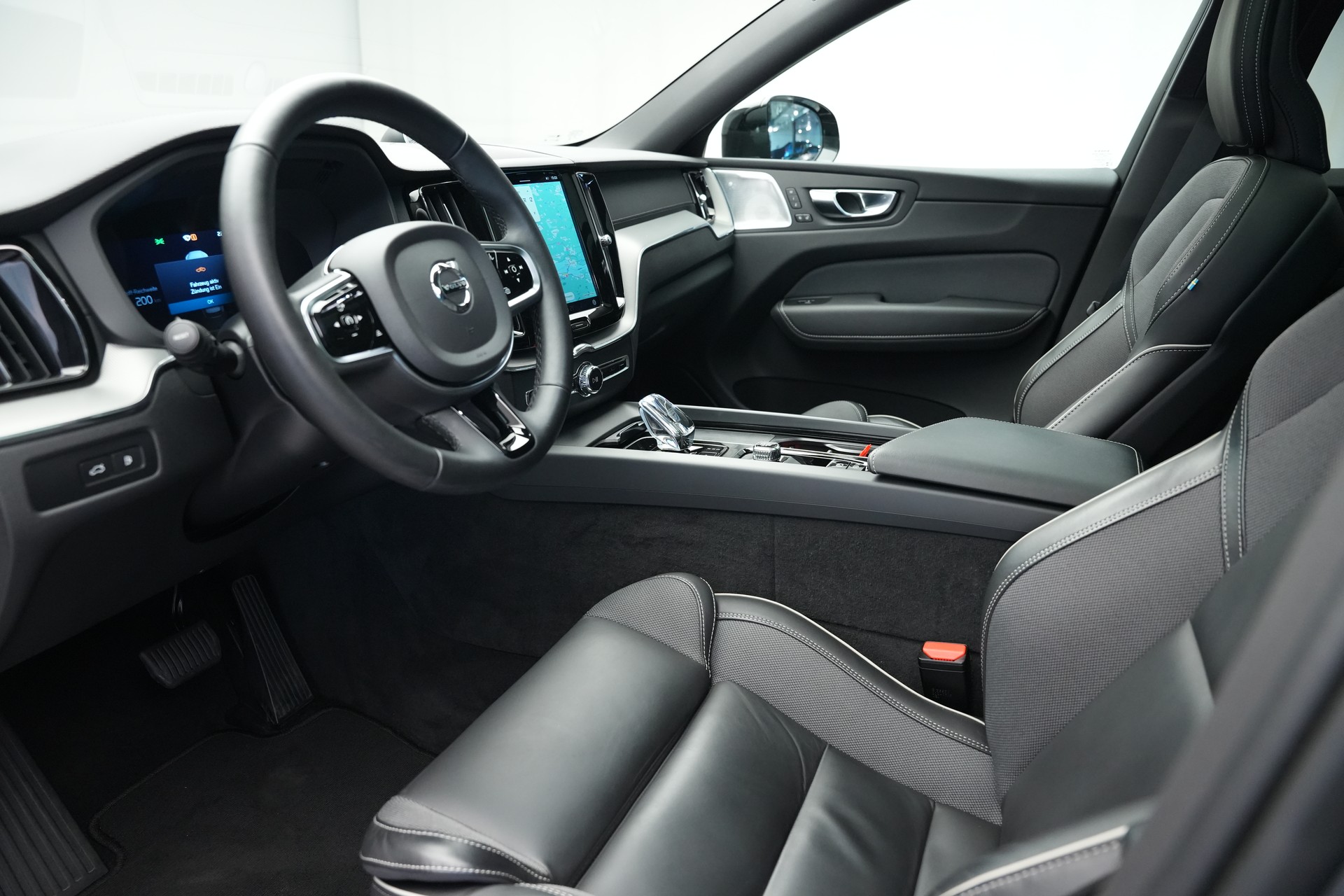 VOLVO XC60 T8 eAWD PluginHybrid Ultimate Dark Geartronic Black Edition Ultra *Luftfahrwerk* *B&W*-image-9