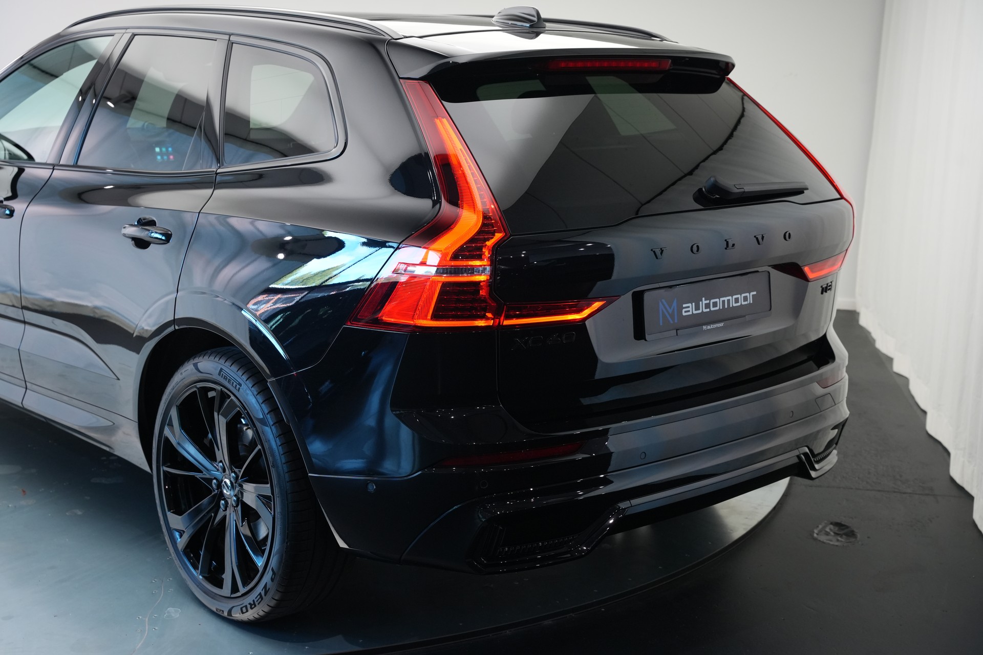 VOLVO XC60 T8 eAWD PluginHybrid Ultimate Dark Geartronic Black Edition Ultra *Luftfahrwerk* *B&W*-image-41