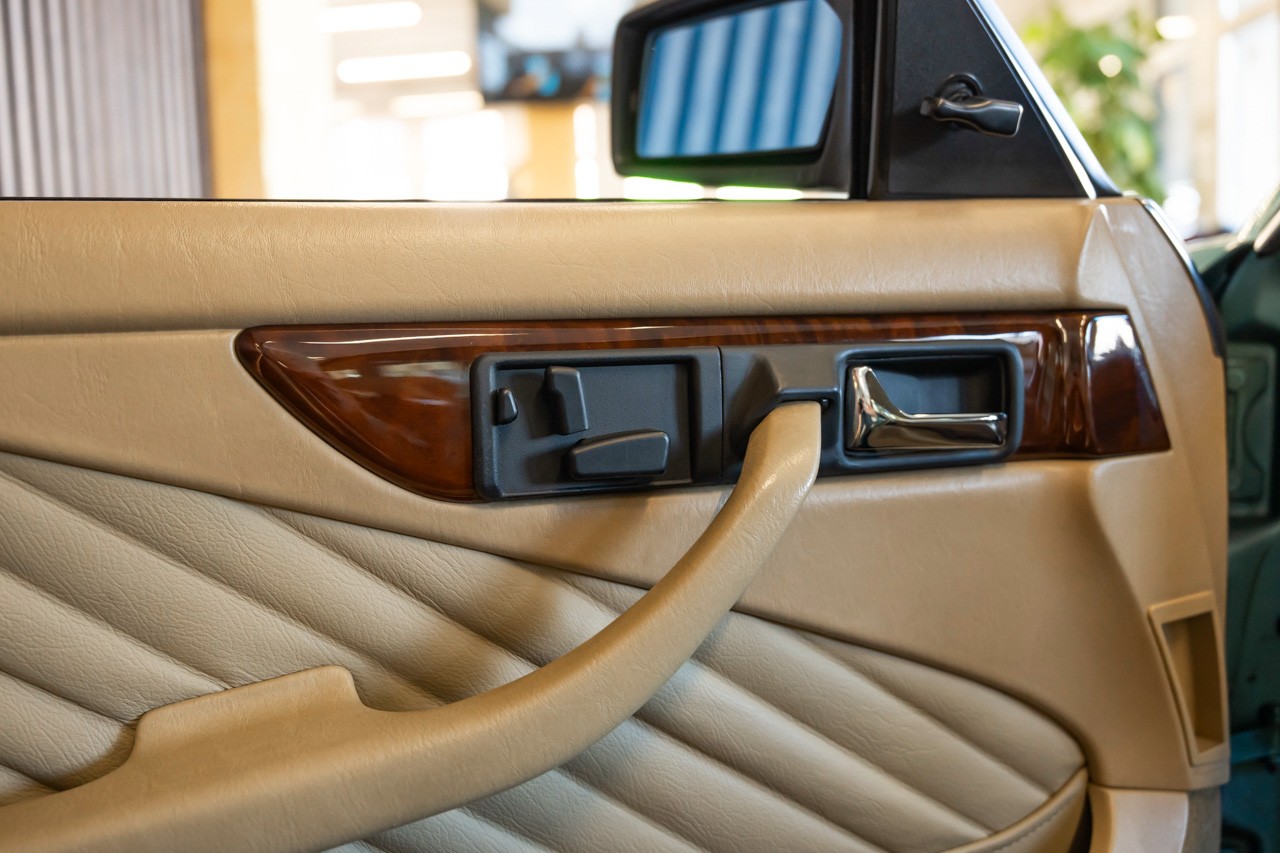 MERCEDES-BENZ 420 SEC Automatic-image-21