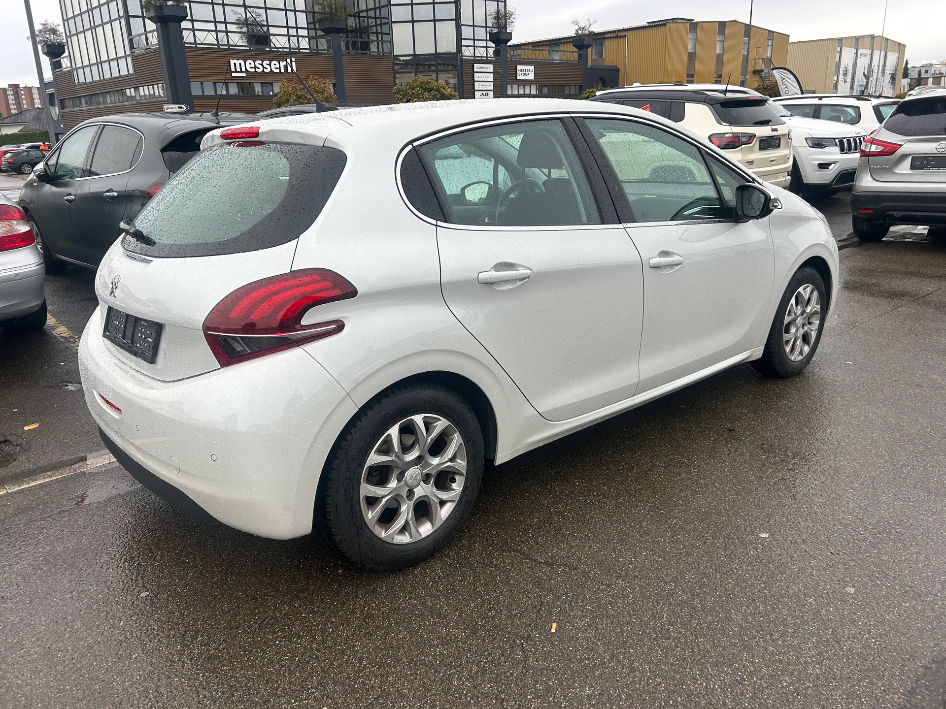 PEUGEOT 208 1.2 PureTech Style EAT6-image-4
