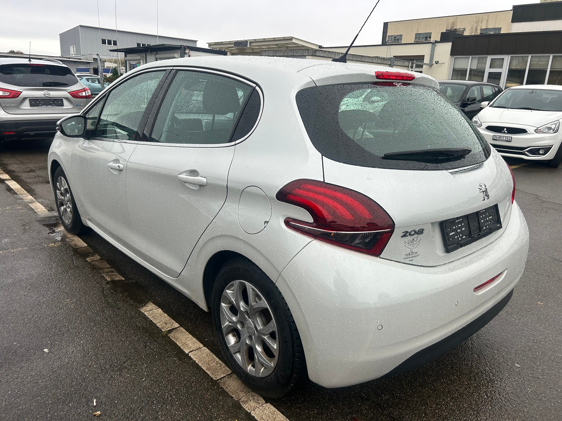 PEUGEOT 208 1.2 PureTech Style EAT6-image-5