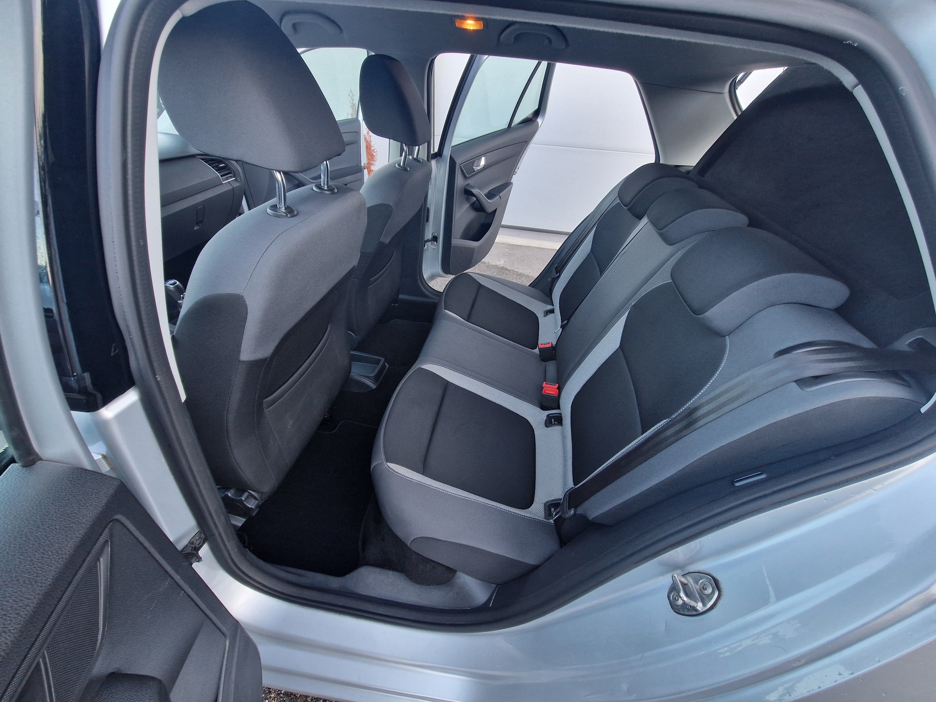SKODA Fabia 1.2 TSI Ambition-image-9