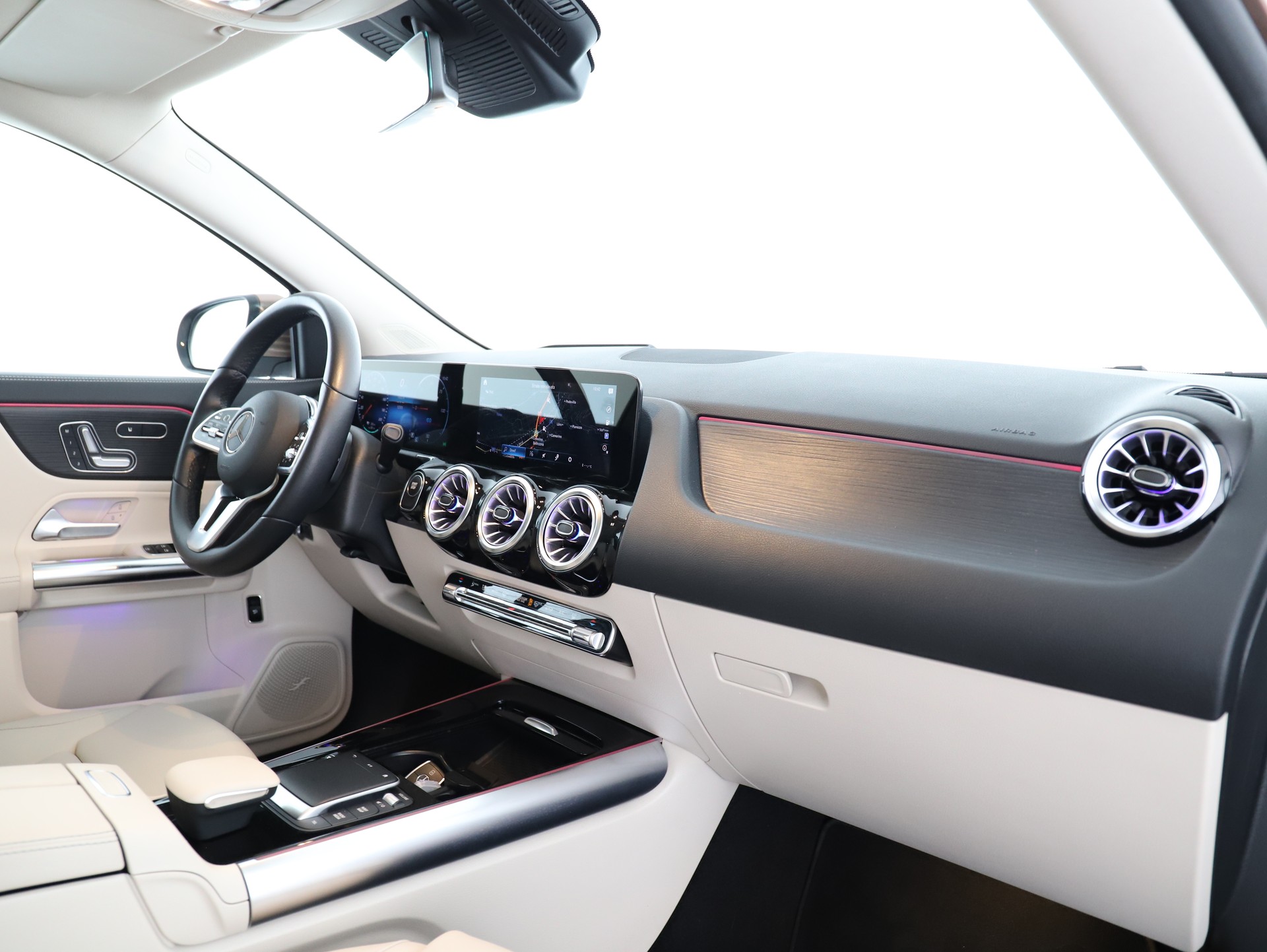 MERCEDES-BENZ EQA 350 4Matic-image-9