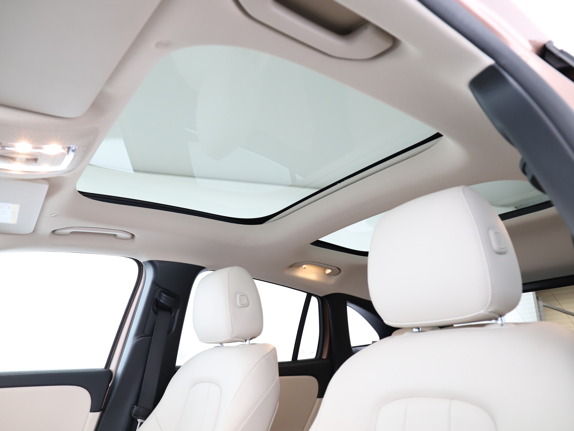 MERCEDES-BENZ EQA 350 4Matic-image-13