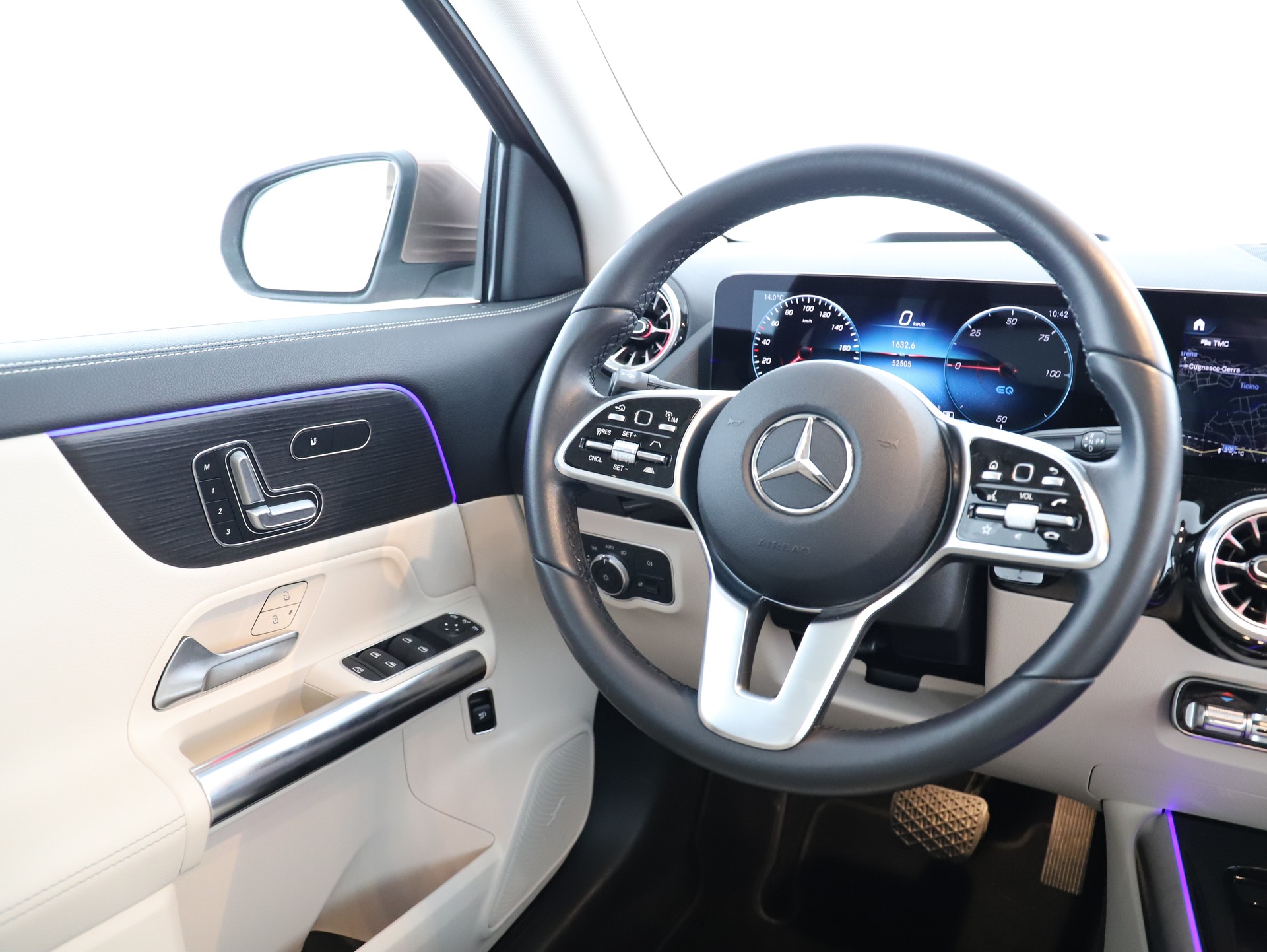 MERCEDES-BENZ EQA 350 4Matic-image-11