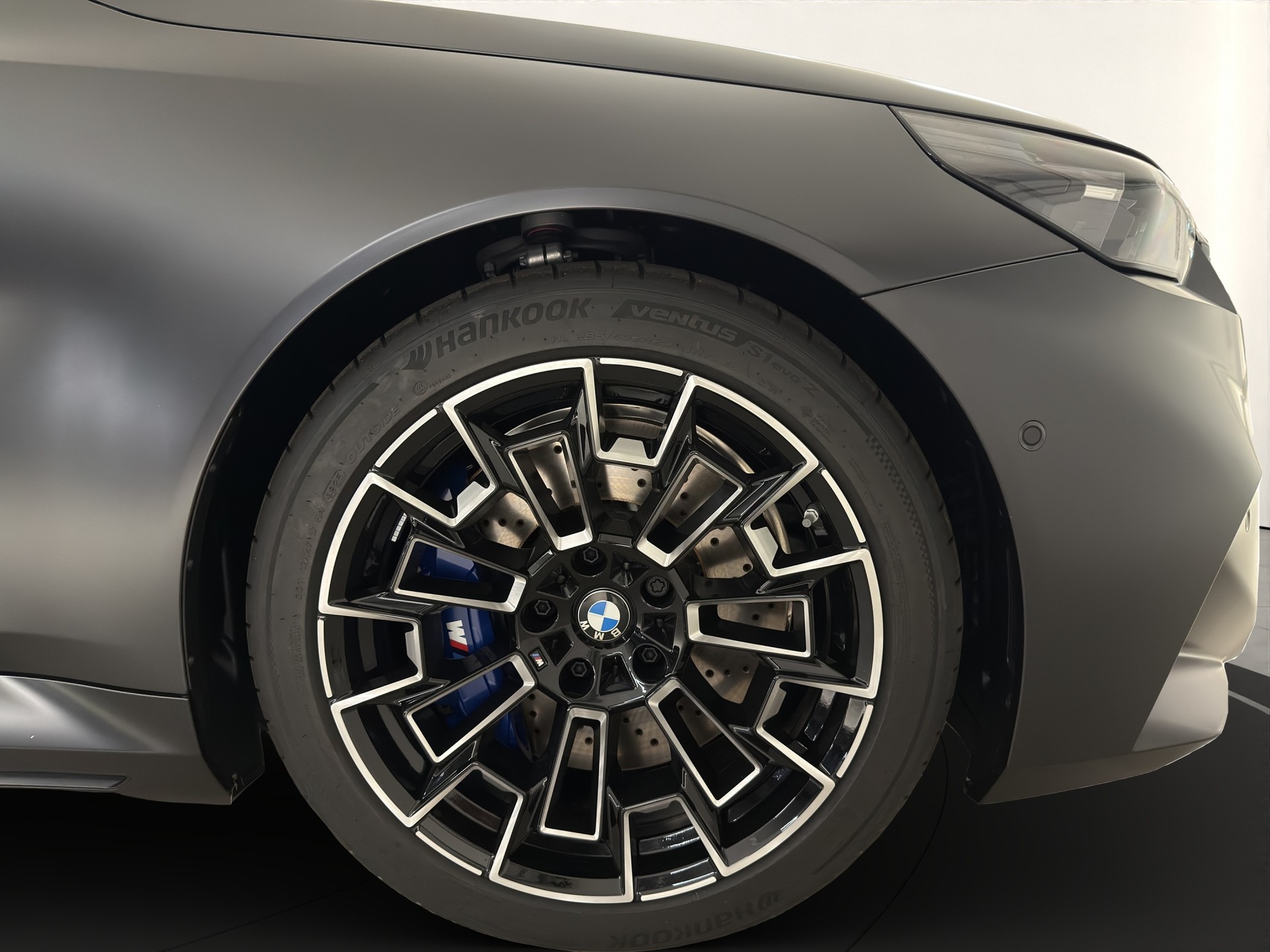BMW M5 xDrive Touring-image-6