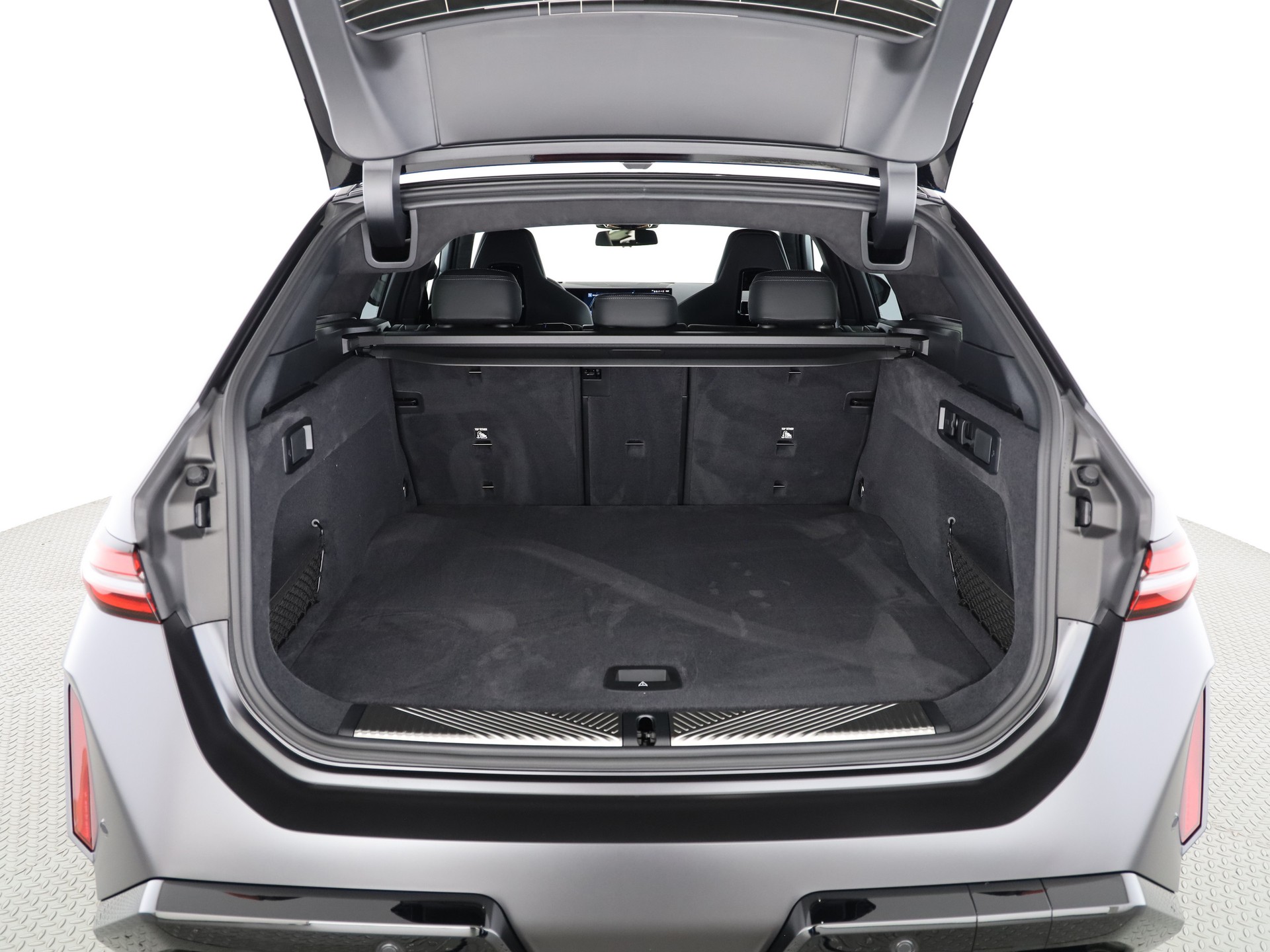 BMW M5 xDrive Touring-image-3