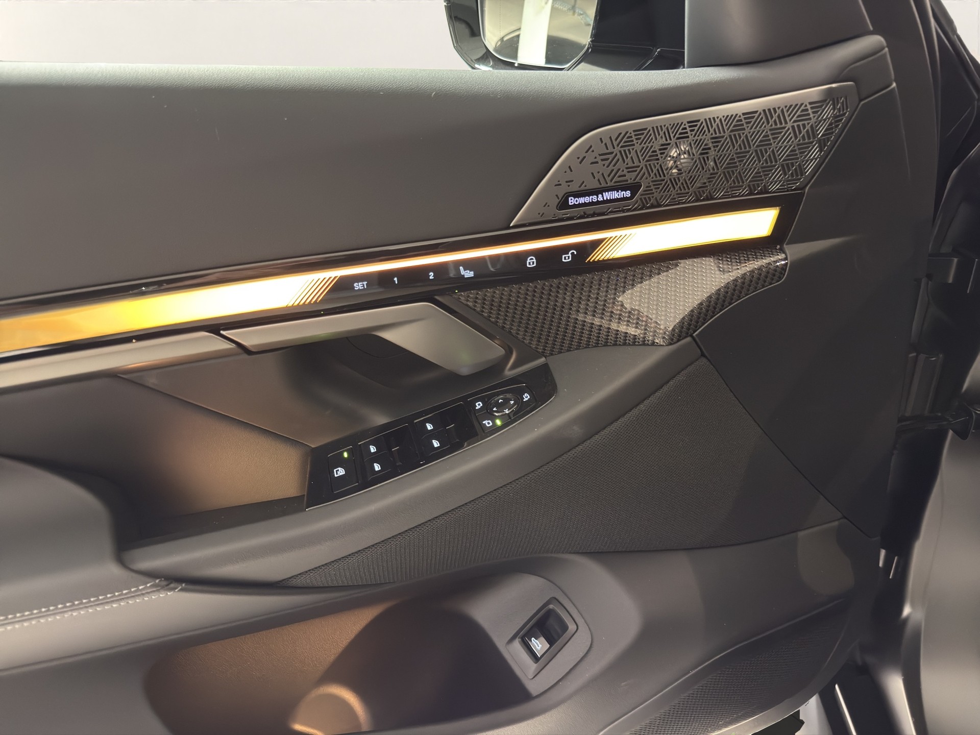 BMW M5 xDrive Touring-image-16