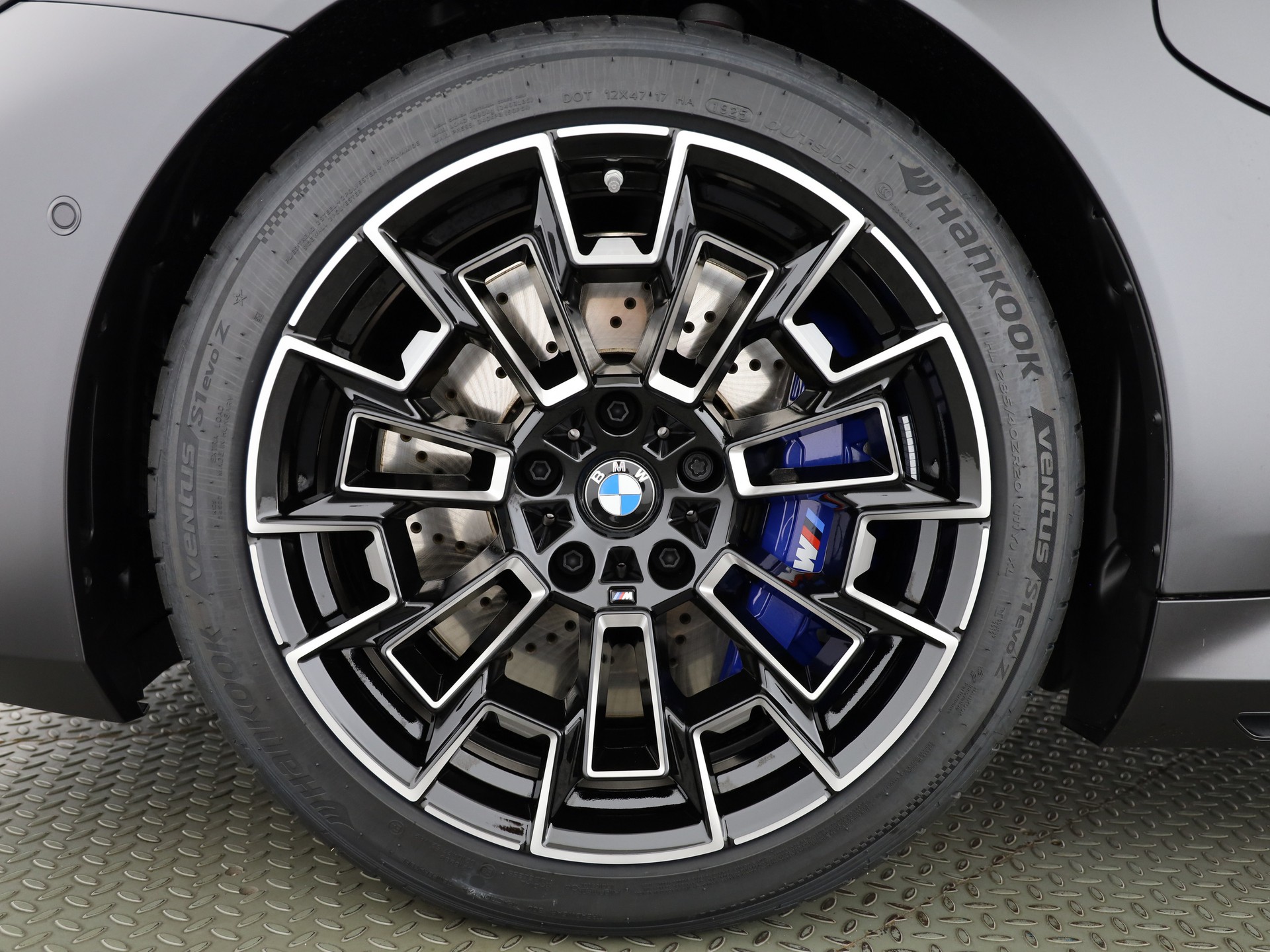 BMW M5 xDrive Touring-image-6