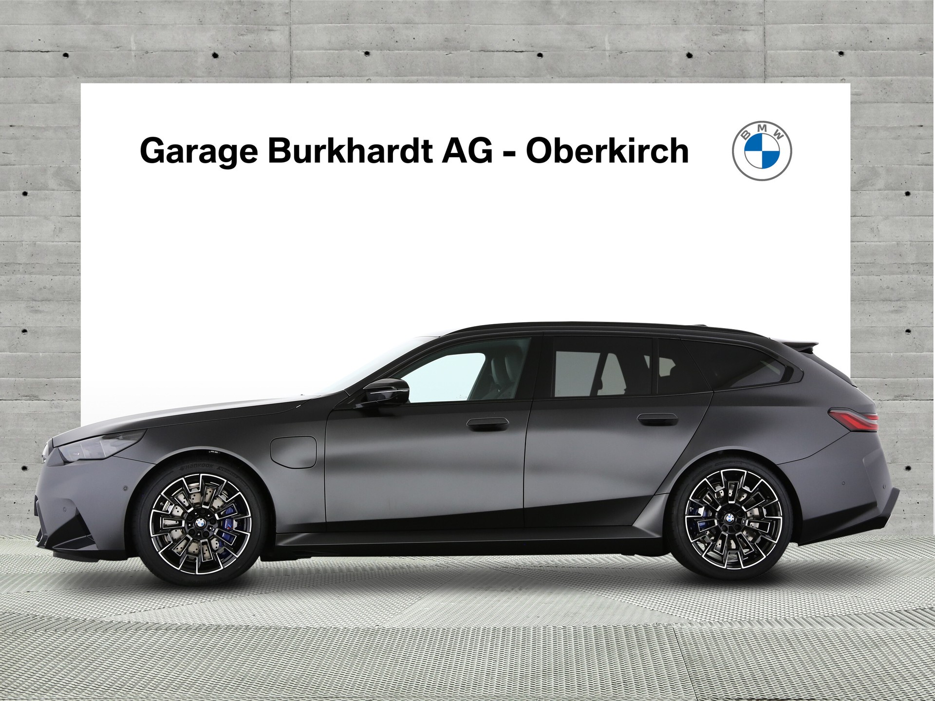BMW M5 xDrive Touring-image-2