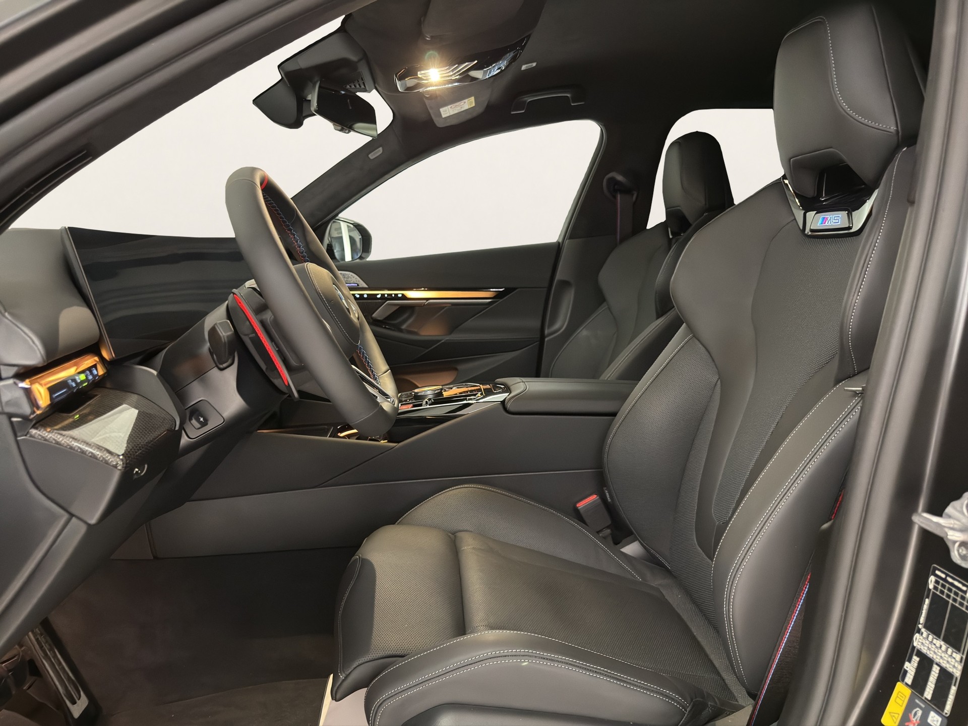 BMW M5 xDrive Touring-image-9