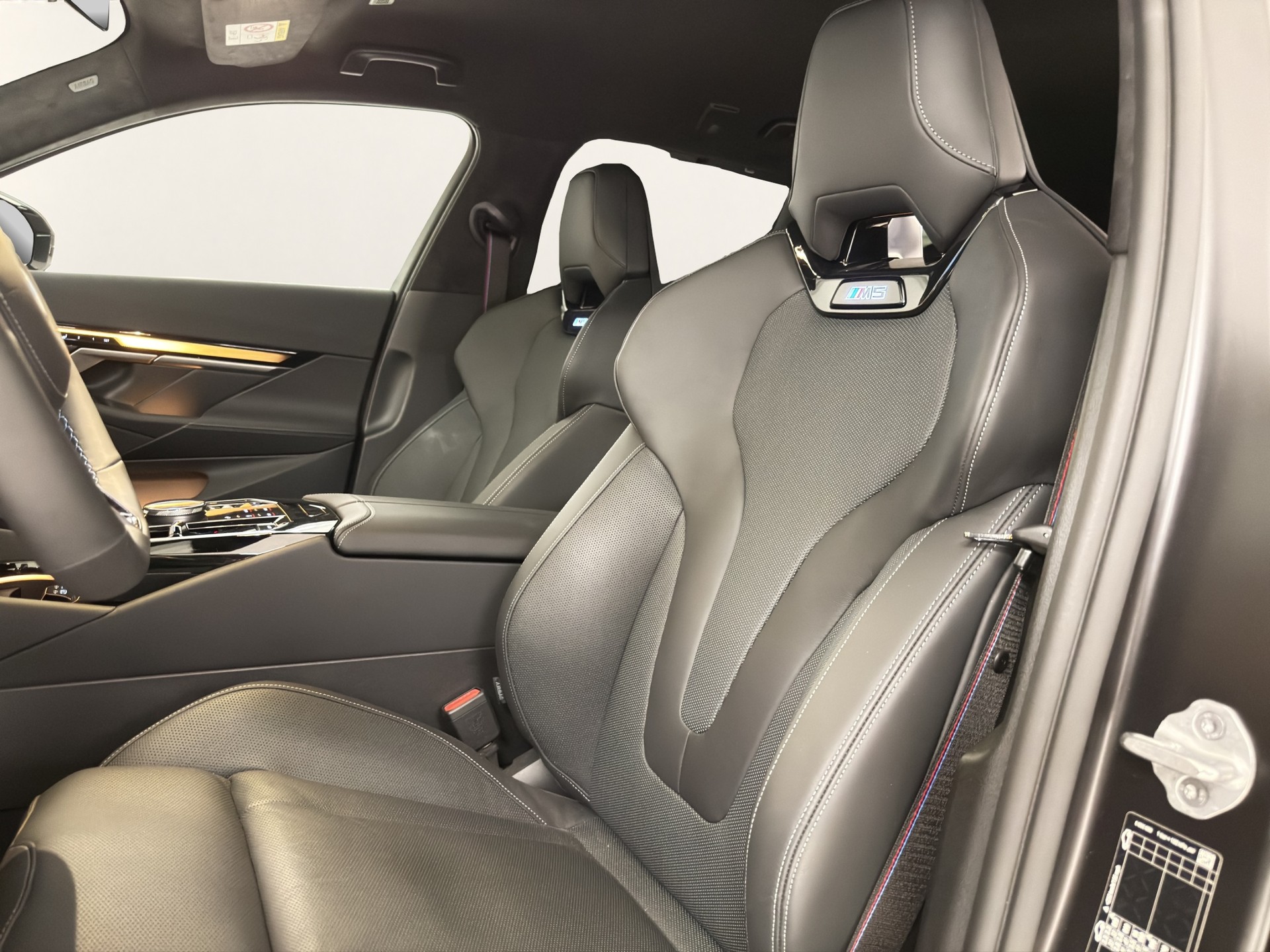 BMW M5 xDrive Touring-image-15