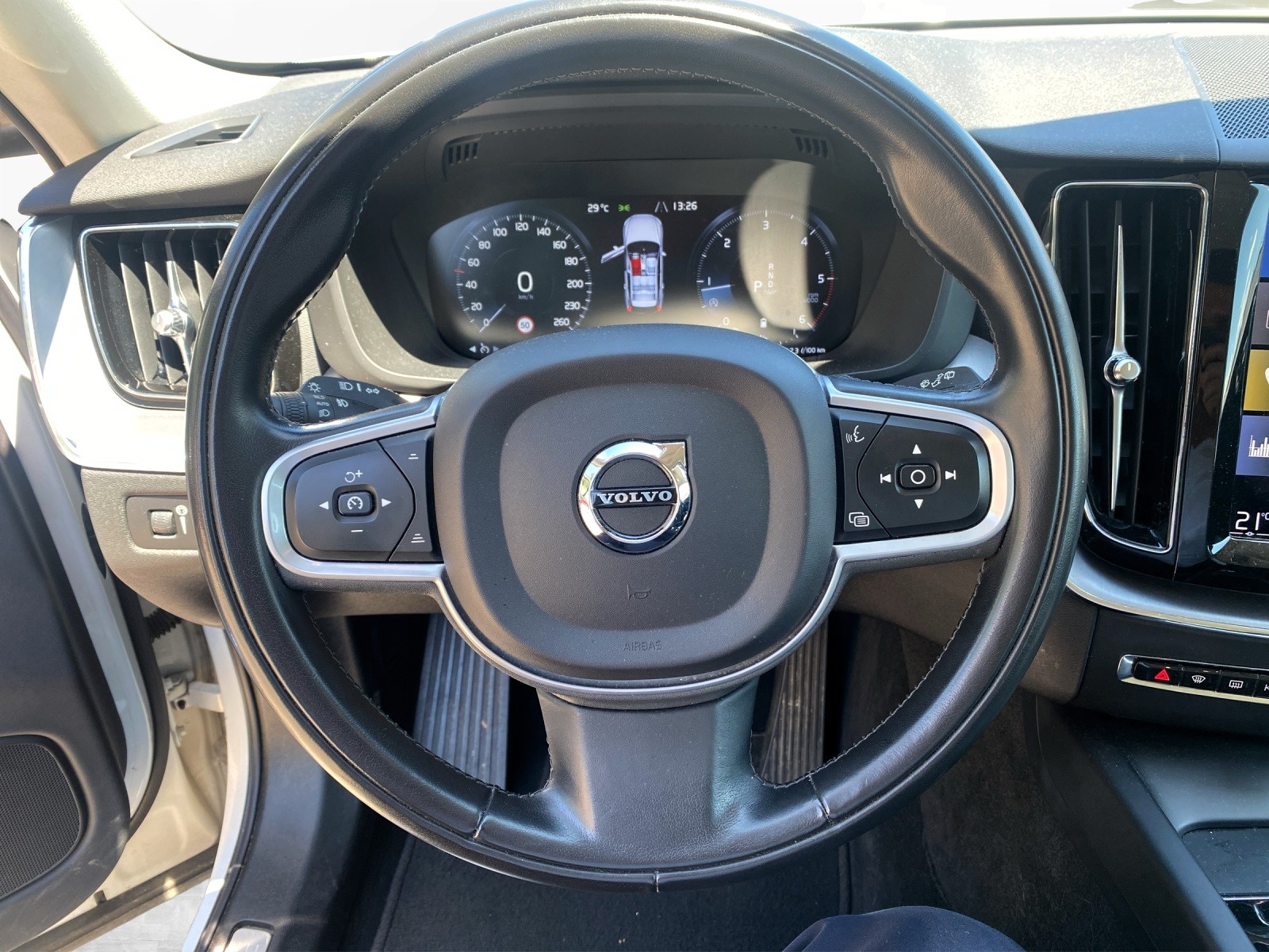 VOLVO XC60 B4 Diesel Mild Hybrid AWD Momentum Geartronic-image-14