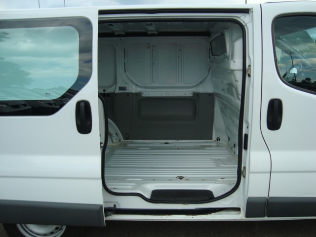 RENAULT Trafic 2.0 dCi 115 2.9t L1H1-image-8