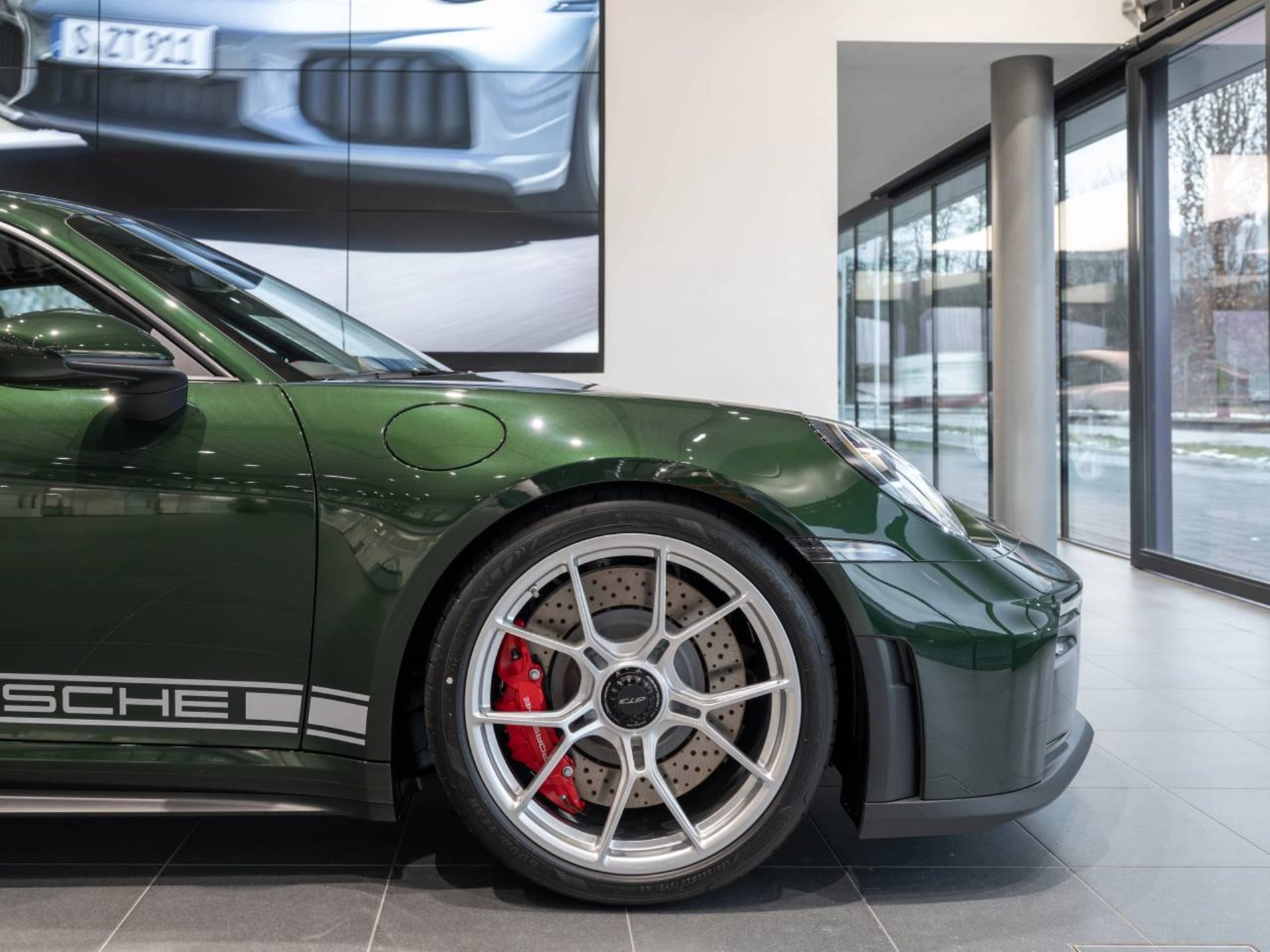 PORSCHE 911 GT3-image-12