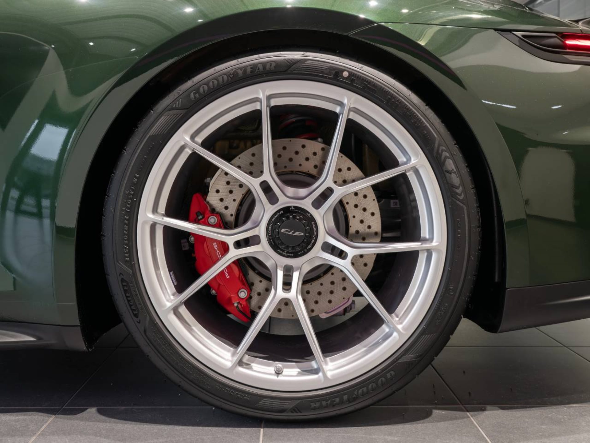 PORSCHE 911 GT3-image-31