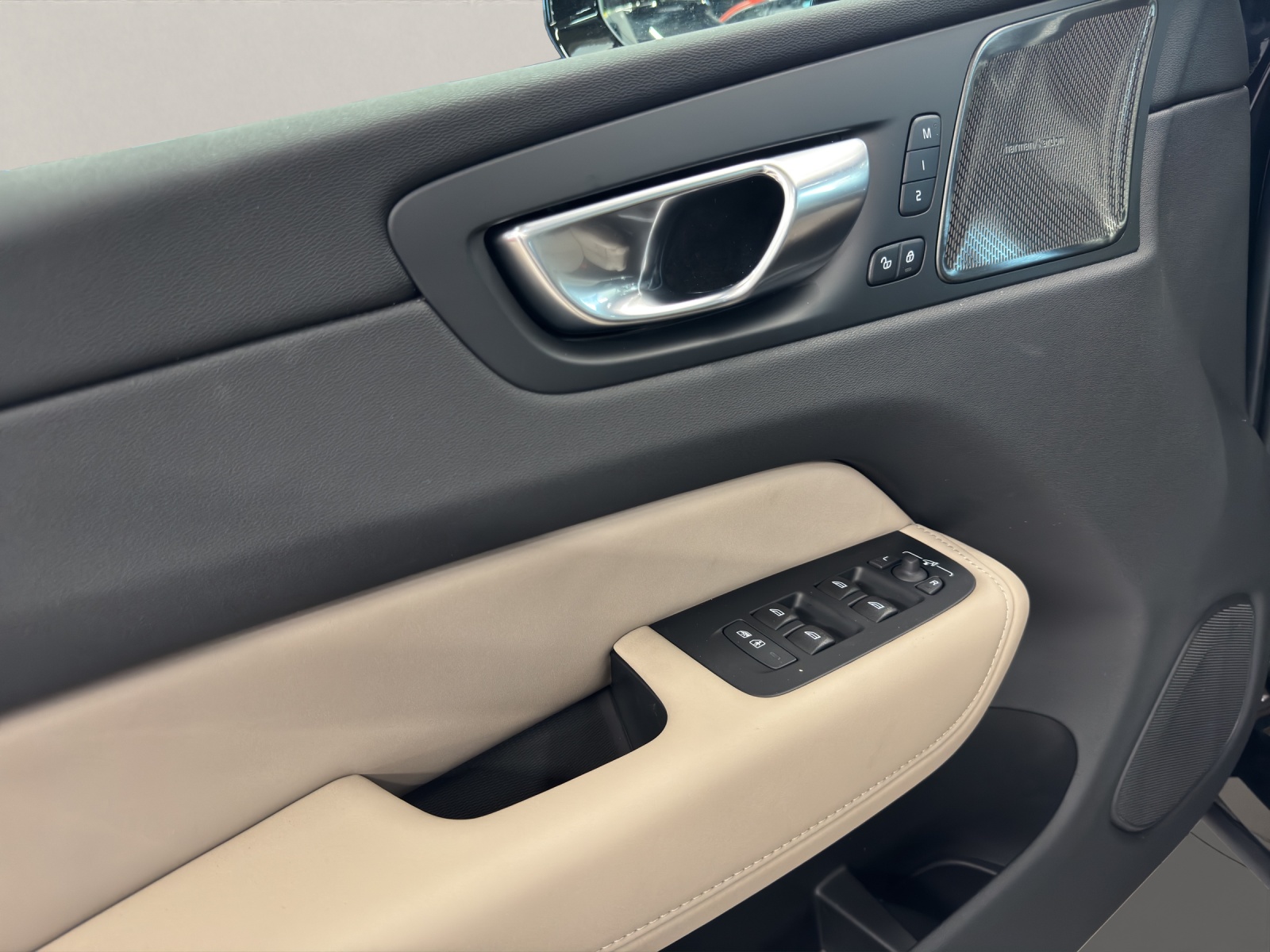 VOLVO XC60 2.0 T6 TE Ultra Dark eAWD-image-10
