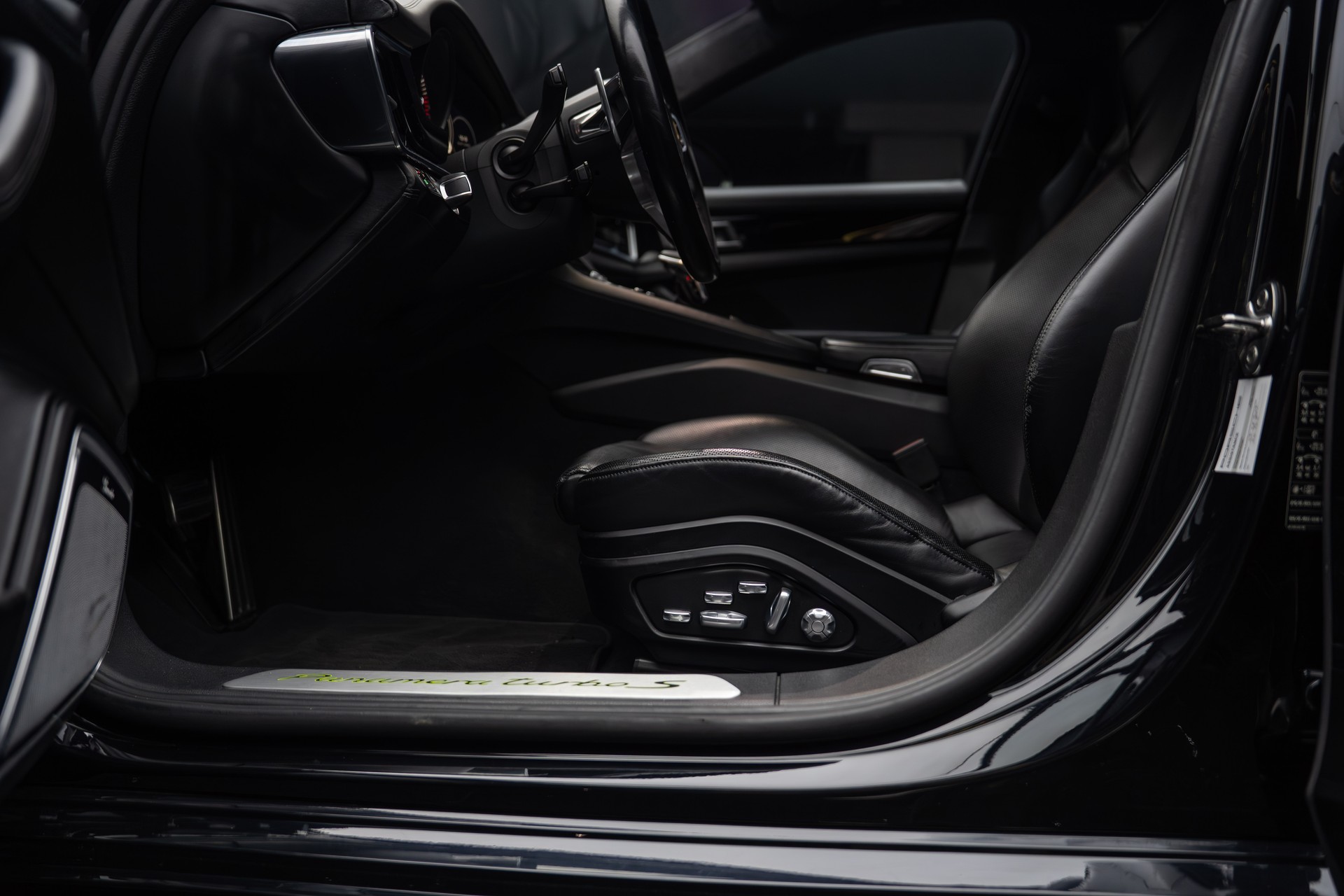 PORSCHE Panamera Turbo S E-Hybrid PDK-image-13