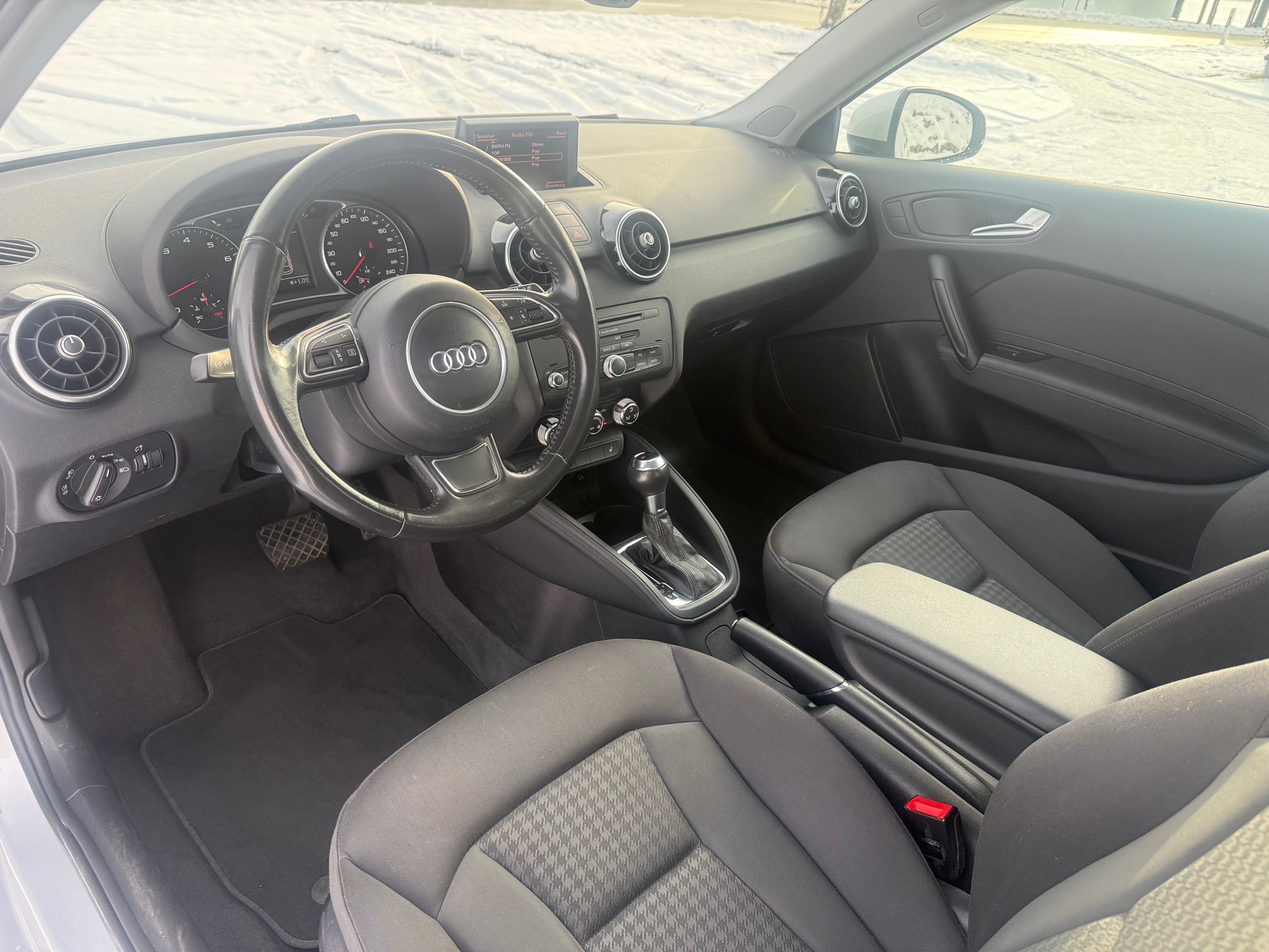 AUDI A1 1.4 TFSI Attraction S-tronic-image-8
