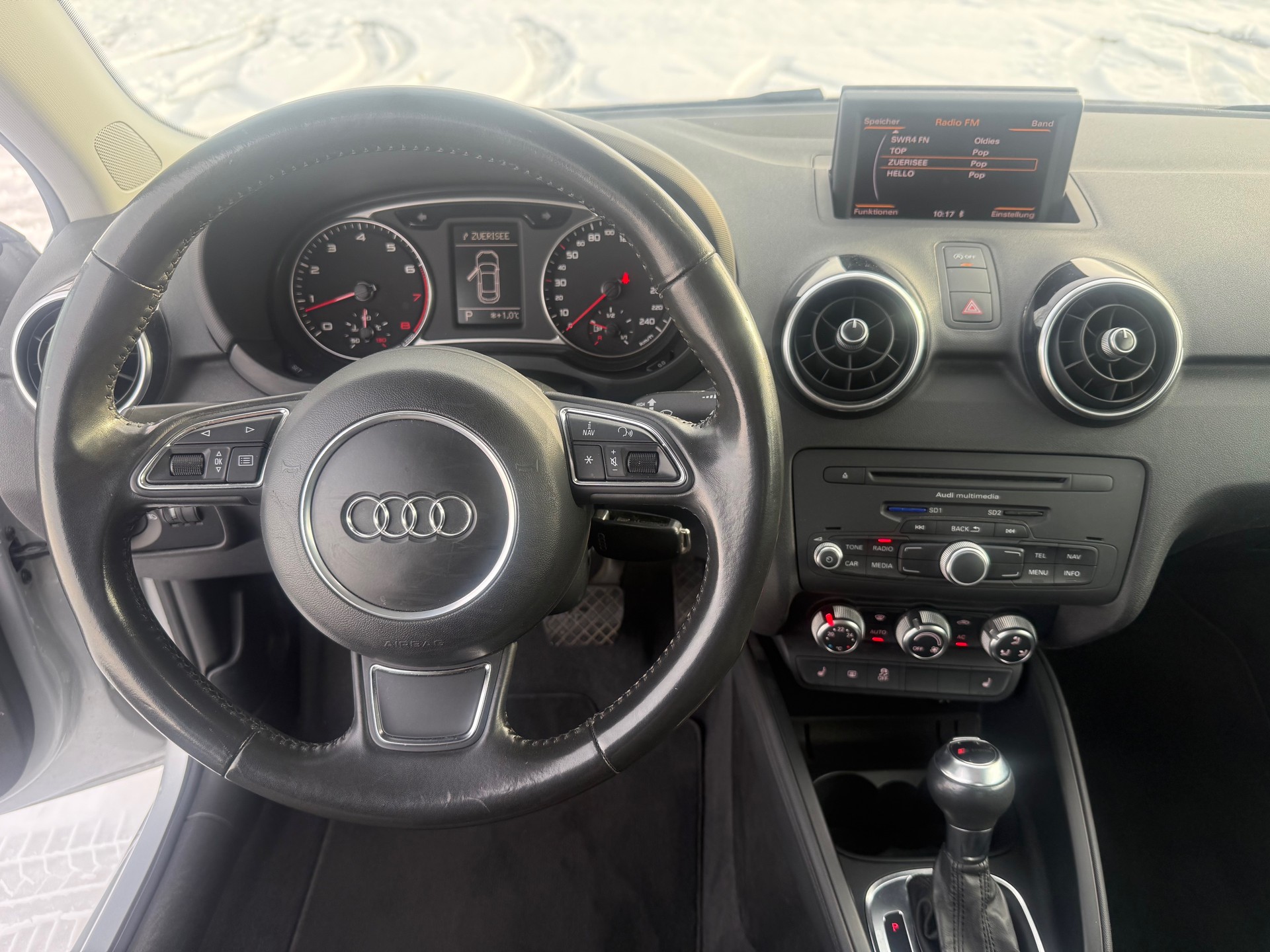 AUDI A1 1.4 TFSI Attraction S-tronic-image-9