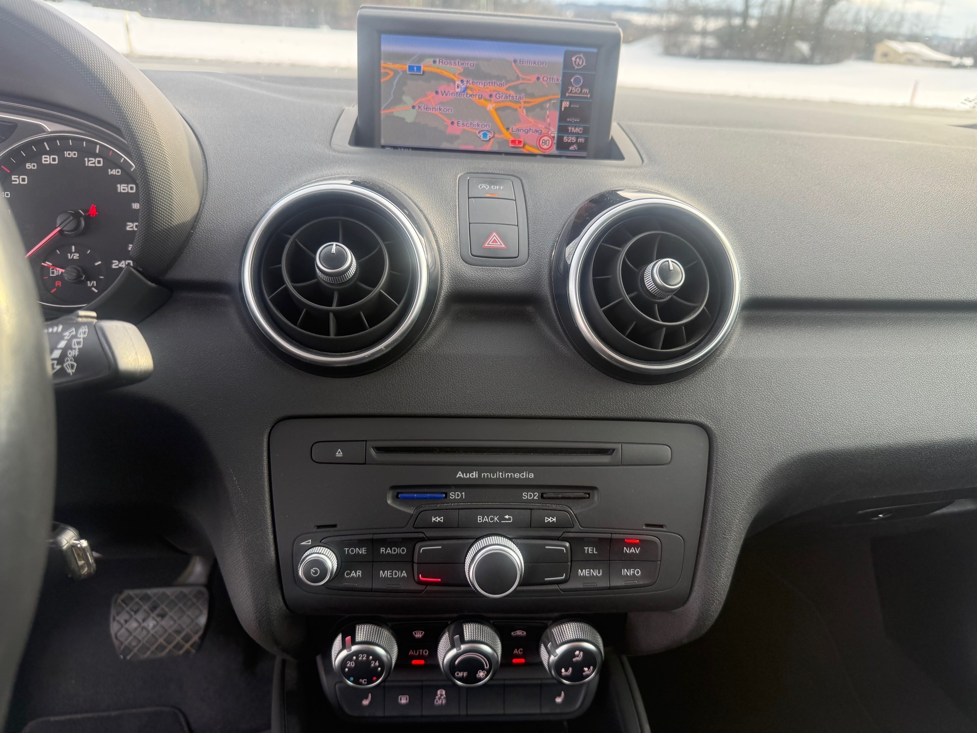 AUDI A1 1.4 TFSI Attraction S-tronic-image-10